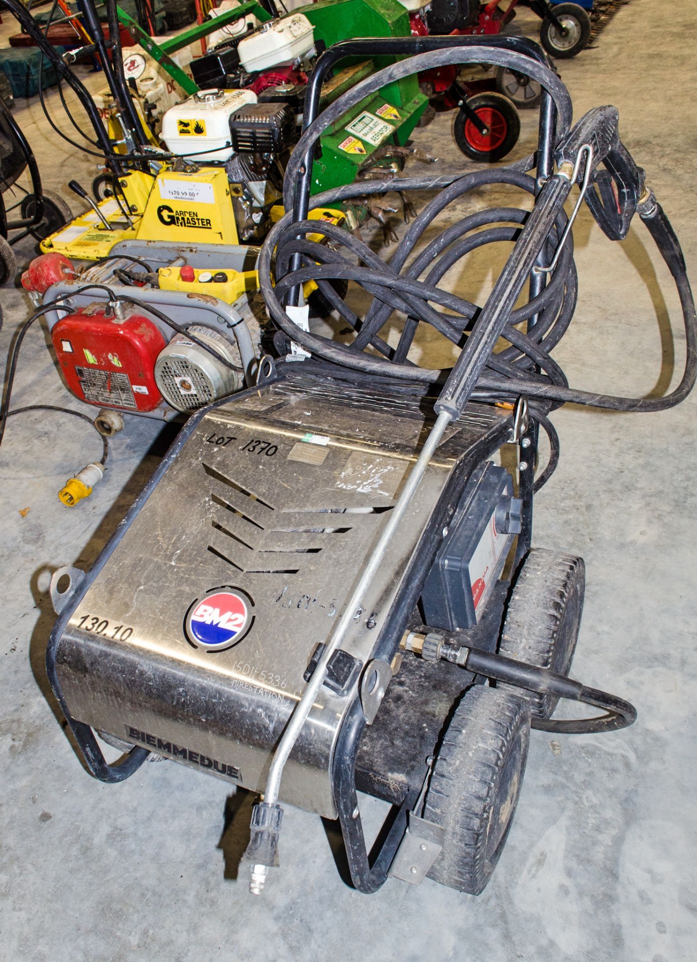 Biemmedue petrol driven wheeled pressure washer 1501-3336