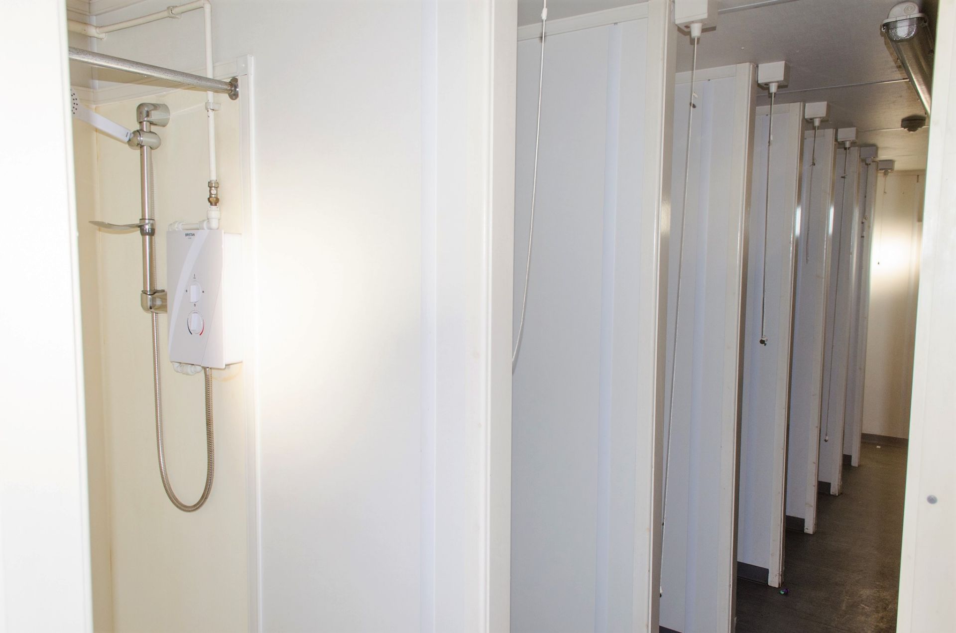 32ft x 9ft steel anti vandal shower site unit Comprising of 8 shower cubicles & changing area c/w - Image 8 of 8
