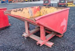 Fork Lift tipping skip