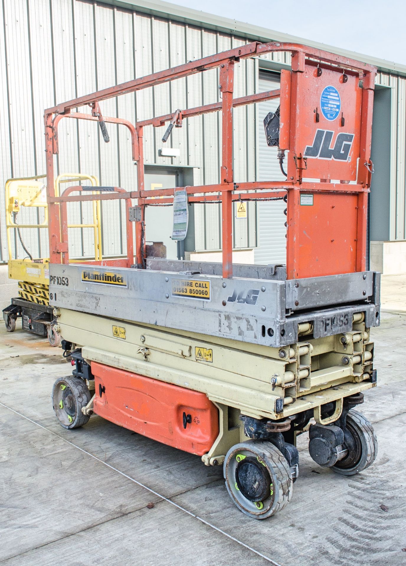 JLG 1930ES battery electric scissor lift Year: 2010 S/N: 1200023651 Recorded hours: 49 PF1053 - Image 3 of 9