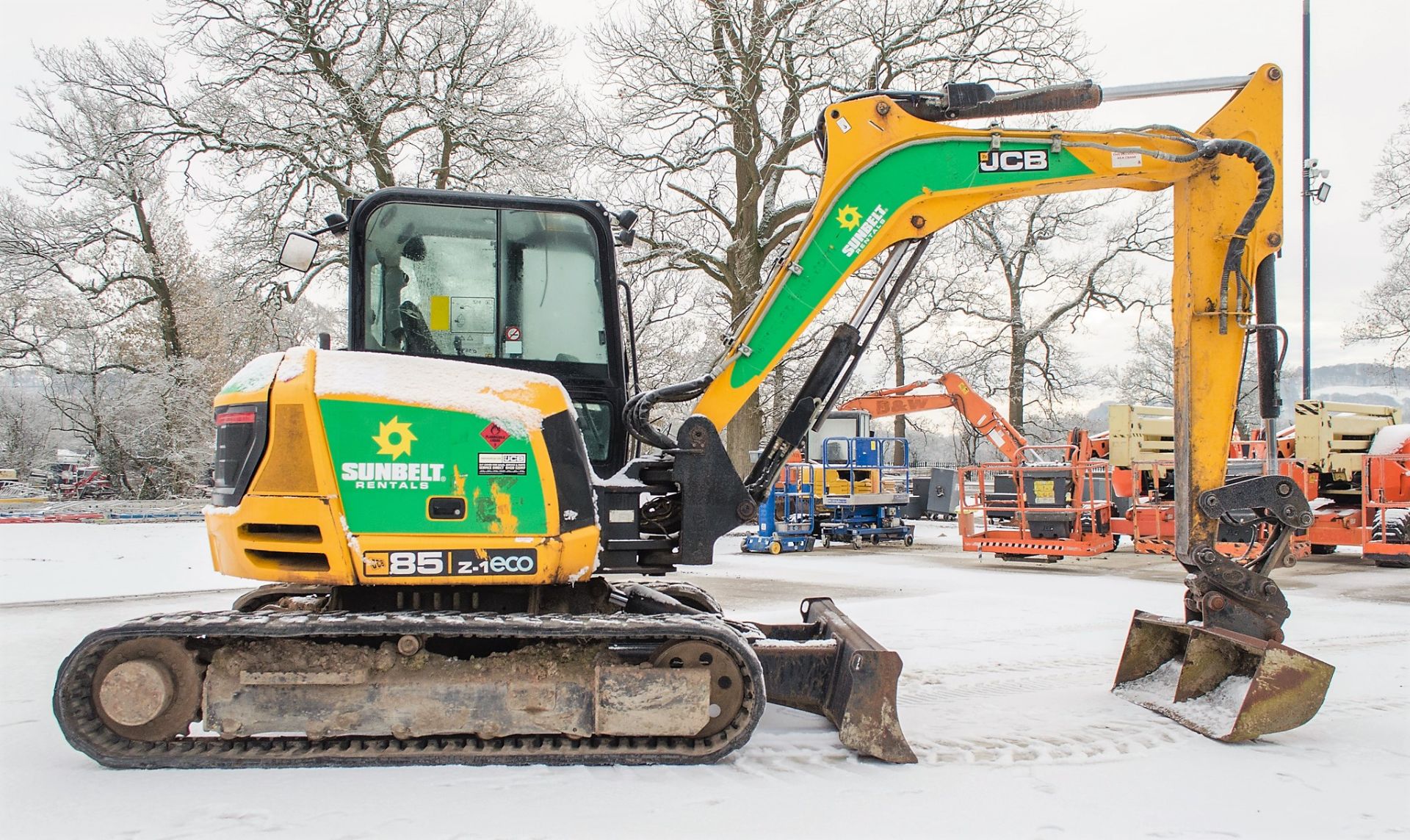 JCB 85Z-1 ECO 8.52 tonne rubber tracked midi excavator Year: 2015 S/N:2249118 Recorded hours: 3374 - Image 8 of 23