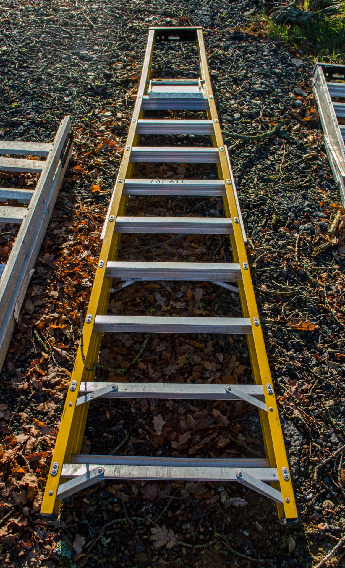 9 tread fibreglass framed aluminium step ladder 1807-5997