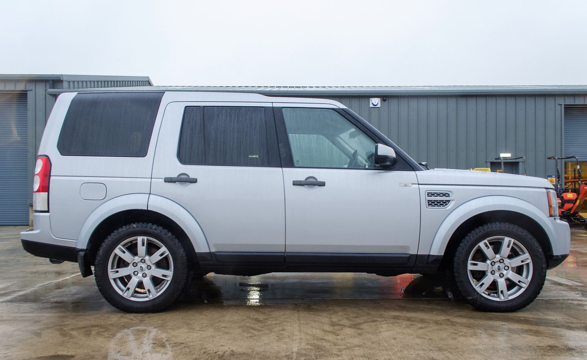 Land Rover Discovery 4 GS 3.0 TDV6 auto 5 door 4wd estate car  Registration Number: OE 11 RYH - Image 8 of 28