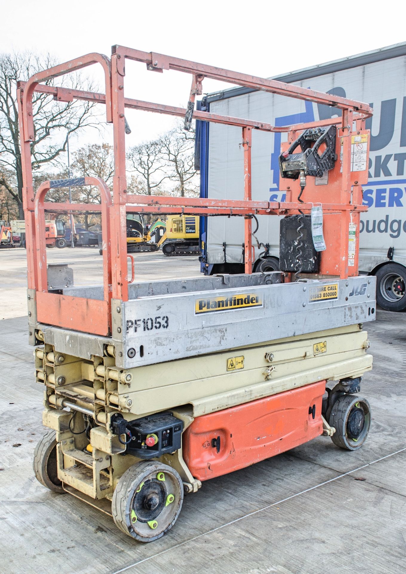 JLG 1930ES battery electric scissor lift Year: 2010 S/N: 1200023651 Recorded hours: 49 PF1053 - Image 4 of 9
