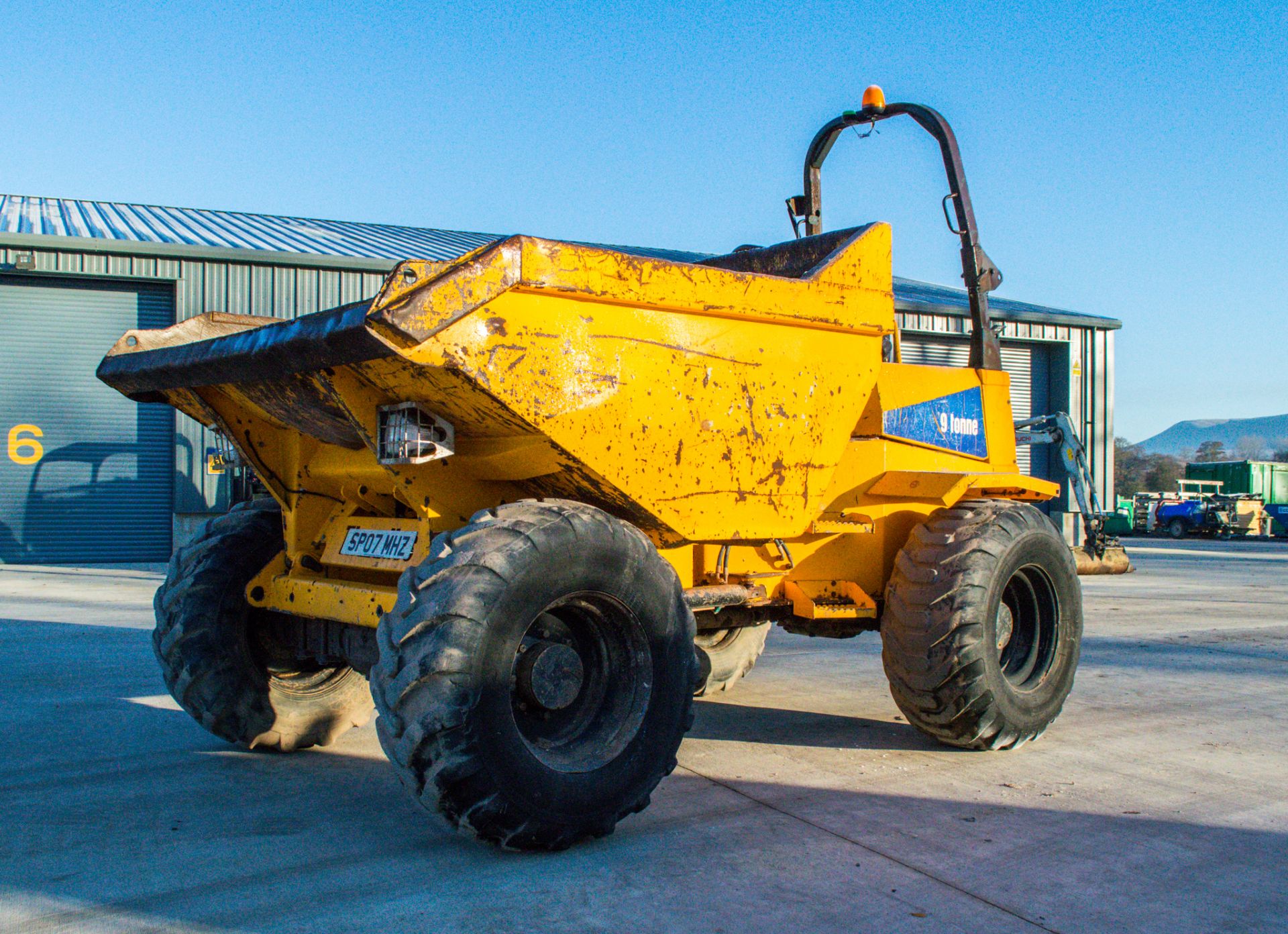 Thwaites 9 tonne straight skip dumper Year: 2007 S/N: B3679 Recorded Hours: 4328 1911