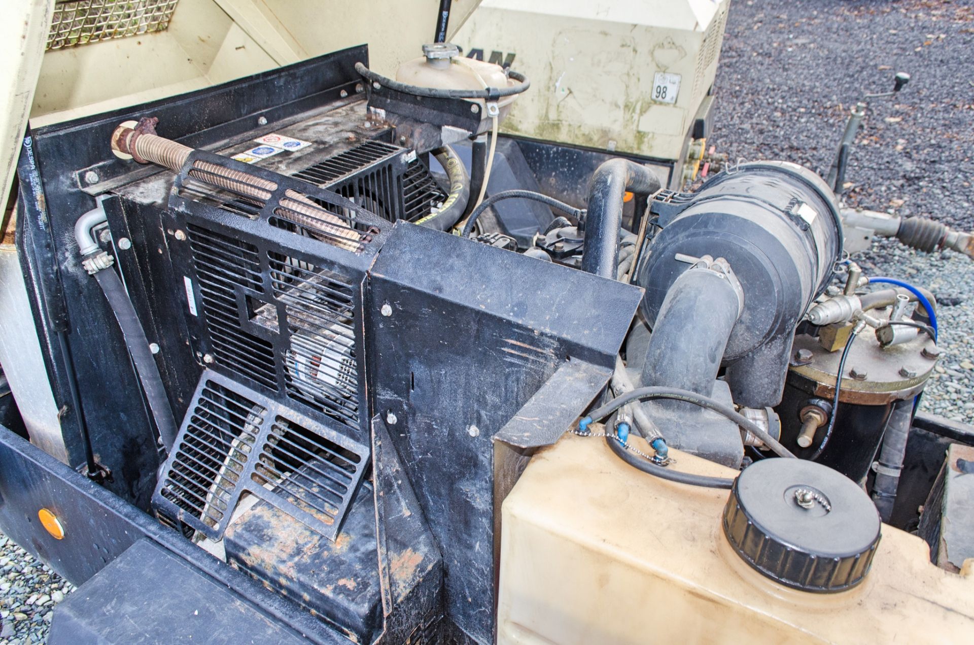Doosan 726E diesel driven fast tow mobile air compressor/generator Year: 2012 S/N: 109808 Recorded - Image 5 of 6