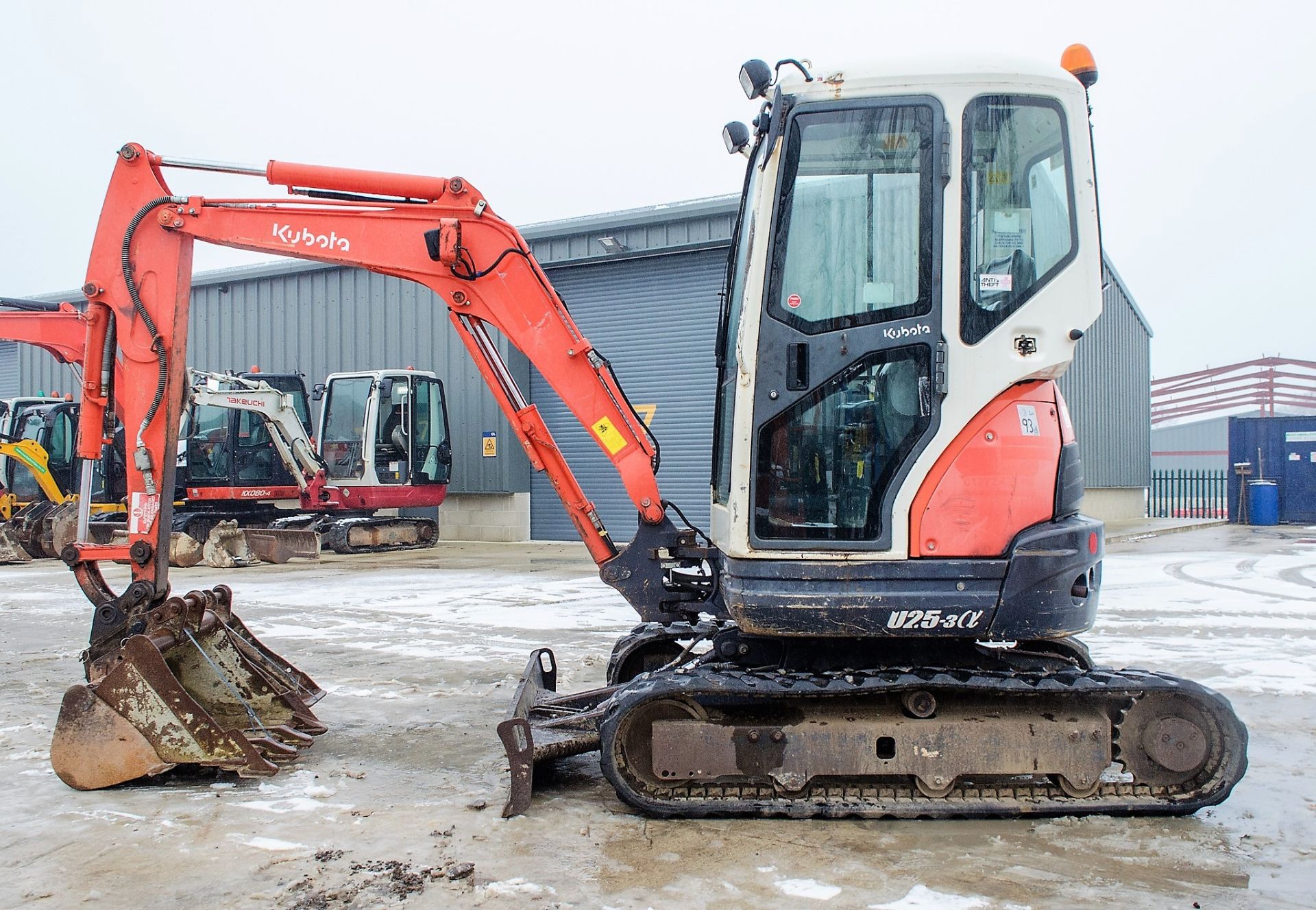 Kubota U25-3 2.5 tonne rubber tracked mini excavator Year: 2011 S/N: 24150 Recorded Hours: 4290 - Image 7 of 21