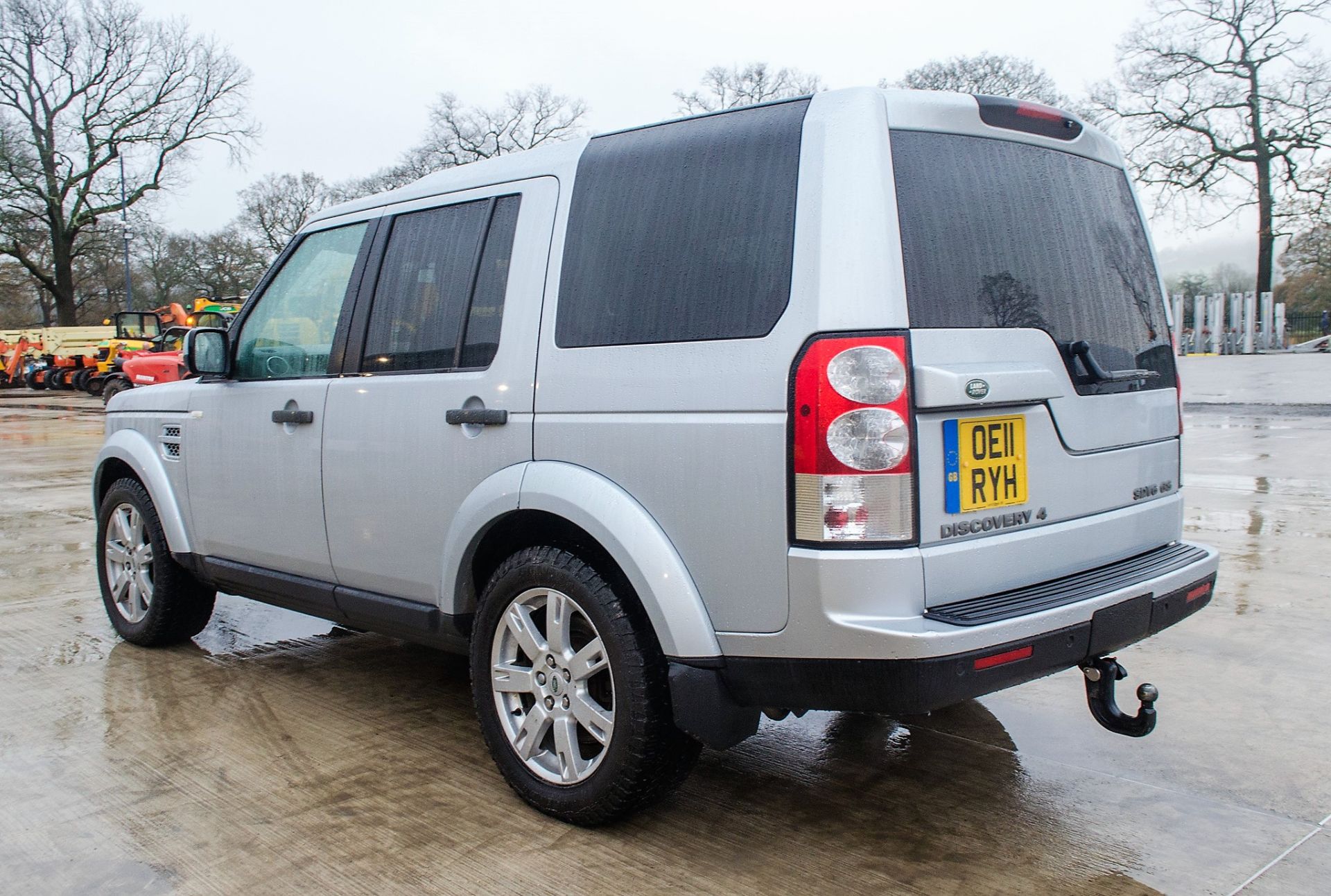 Land Rover Discovery 4 GS 3.0 TDV6 auto 5 door 4wd estate car  Registration Number: OE 11 RYH - Image 4 of 28