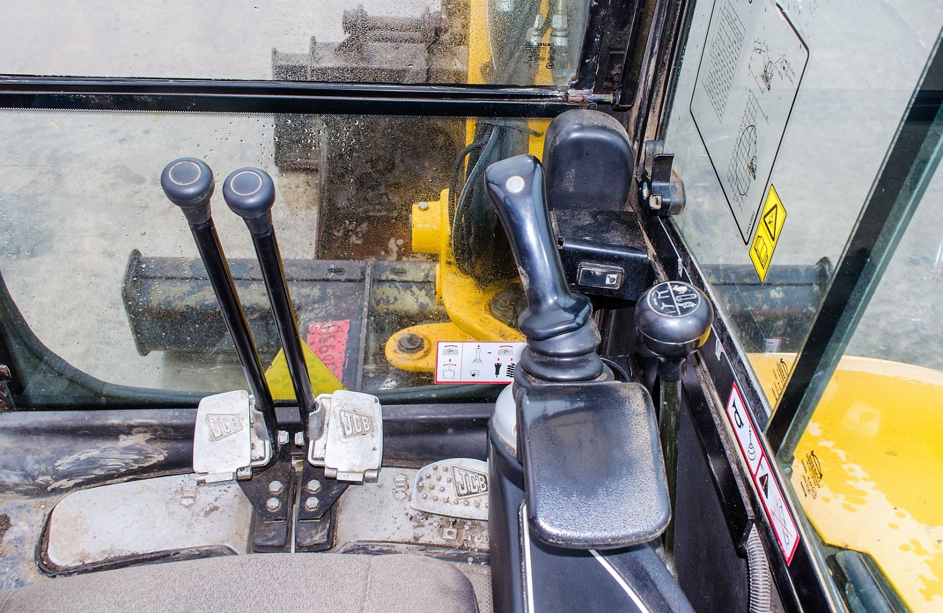 JCB 8055 RTS 5.5 tonne rubber tracked midi excavator Year: 2015 S/N: 2426200 Recorded hours: 2019 - Image 19 of 22