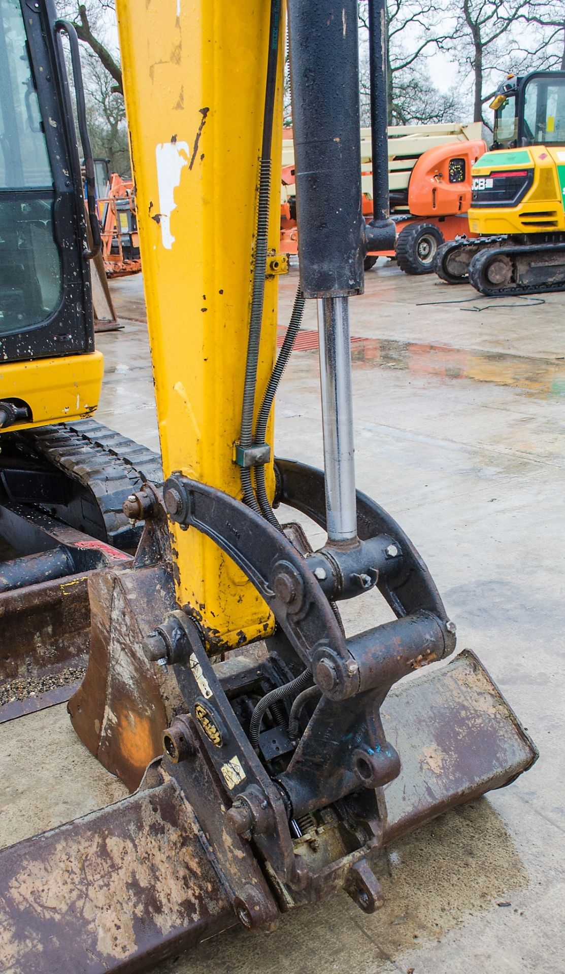 JCB 8055 RTS 5.5 tonne rubber tracked midi excavator Year: 2015 S/N: 2426200 Recorded hours: 2019 - Image 13 of 22