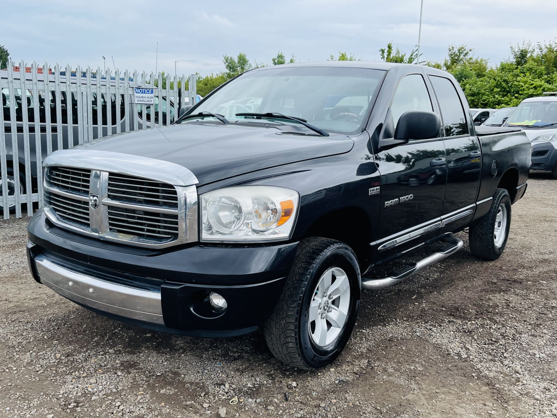 ** ON SALE **Dodge Ram 1500 5.7L Hemi V8 4X4 Quad-Cab *Laramie Spec* Fresh Import * - Air con - - Image 4 of 28