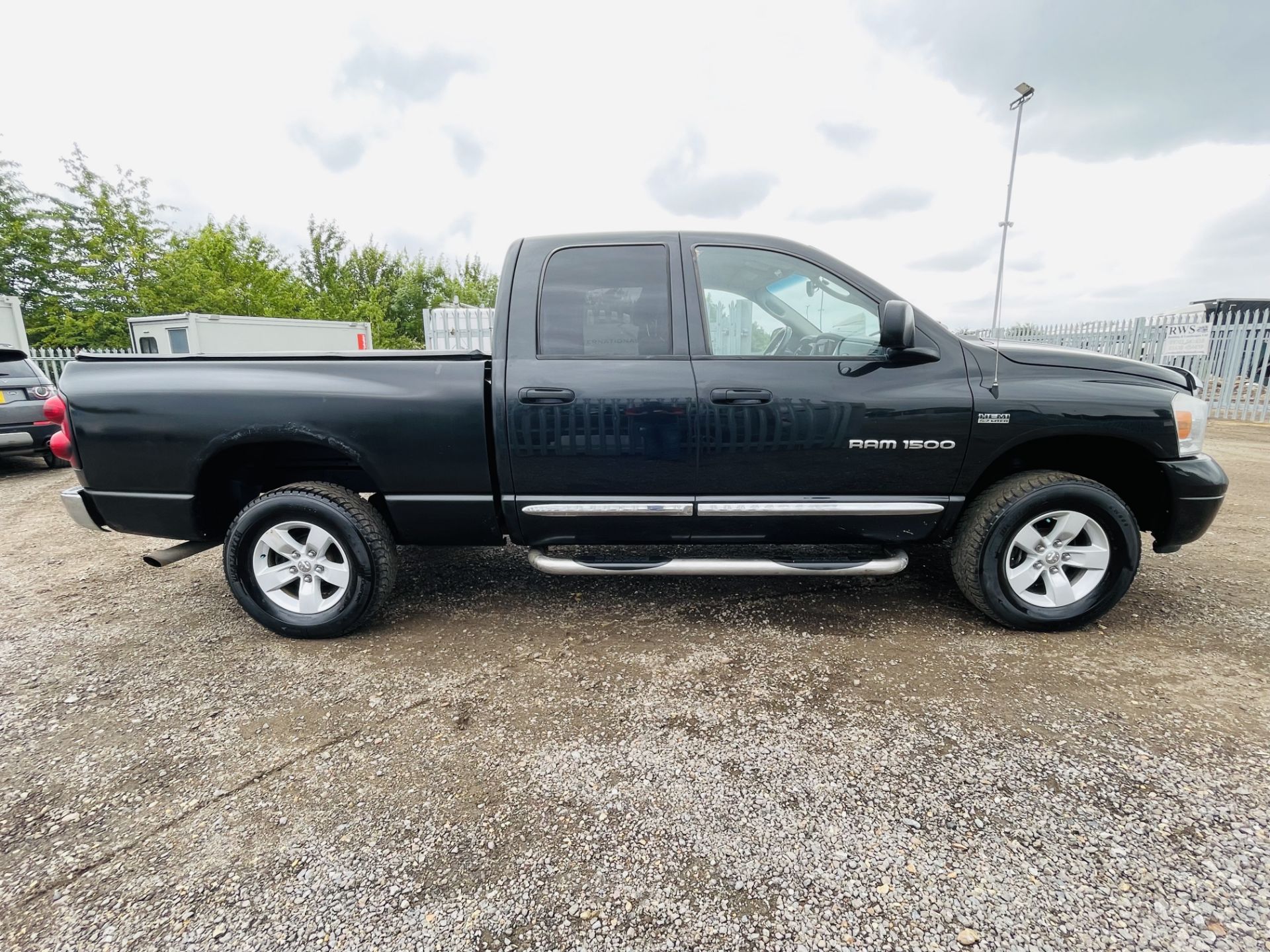 ** ON SALE **Dodge Ram 1500 5.7L Hemi V8 4X4 Quad-Cab *Laramie Spec* Fresh Import * - Air con - - Image 17 of 28