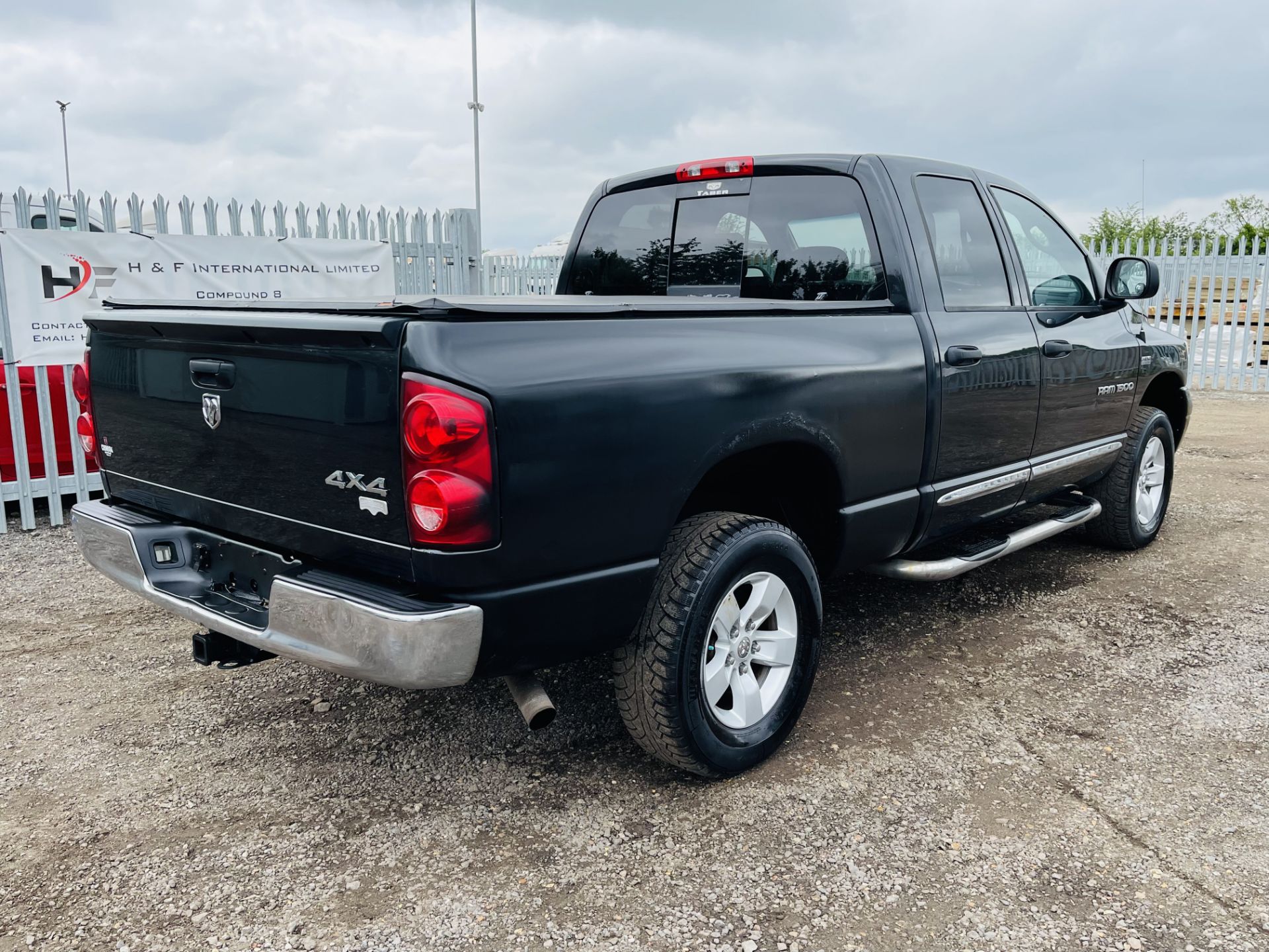 ** ON SALE **Dodge Ram 1500 5.7L Hemi V8 4X4 Quad-Cab *Laramie Spec* Fresh Import * - Air con - - Image 16 of 28