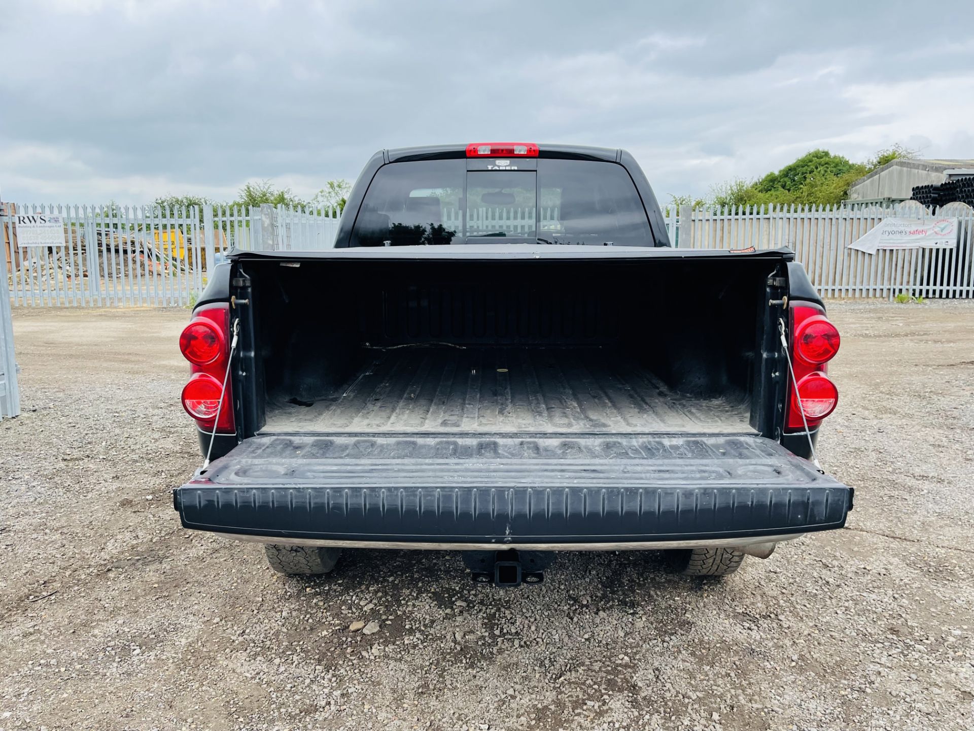 ** ON SALE **Dodge Ram 1500 5.7L Hemi V8 4X4 Quad-Cab *Laramie Spec* Fresh Import * - Air con - - Image 15 of 28