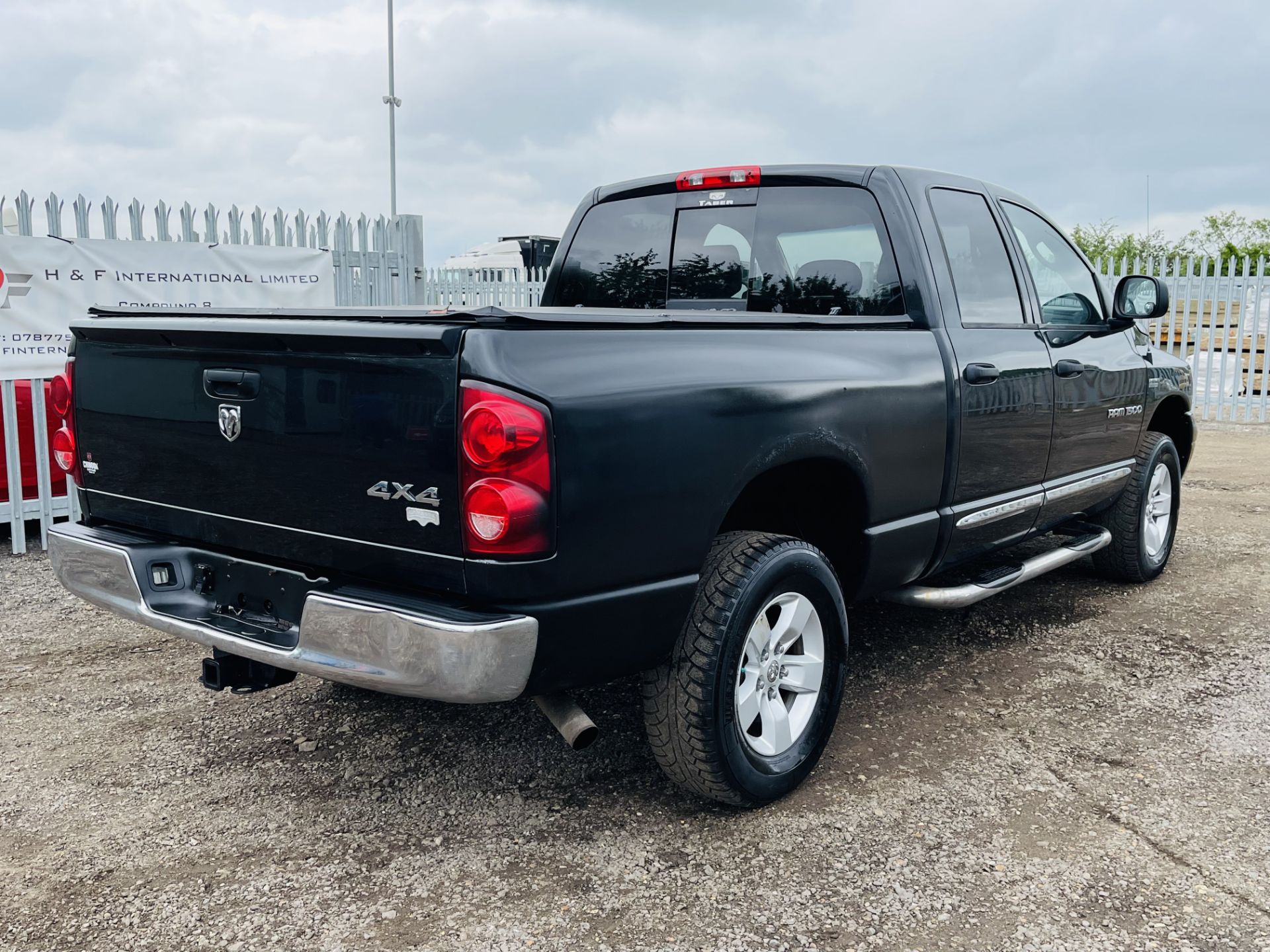 ** ON SALE **Dodge Ram 1500 5.7L Hemi V8 4X4 Quad-Cab *Laramie Spec* Fresh Import * - Air con - - Image 14 of 28