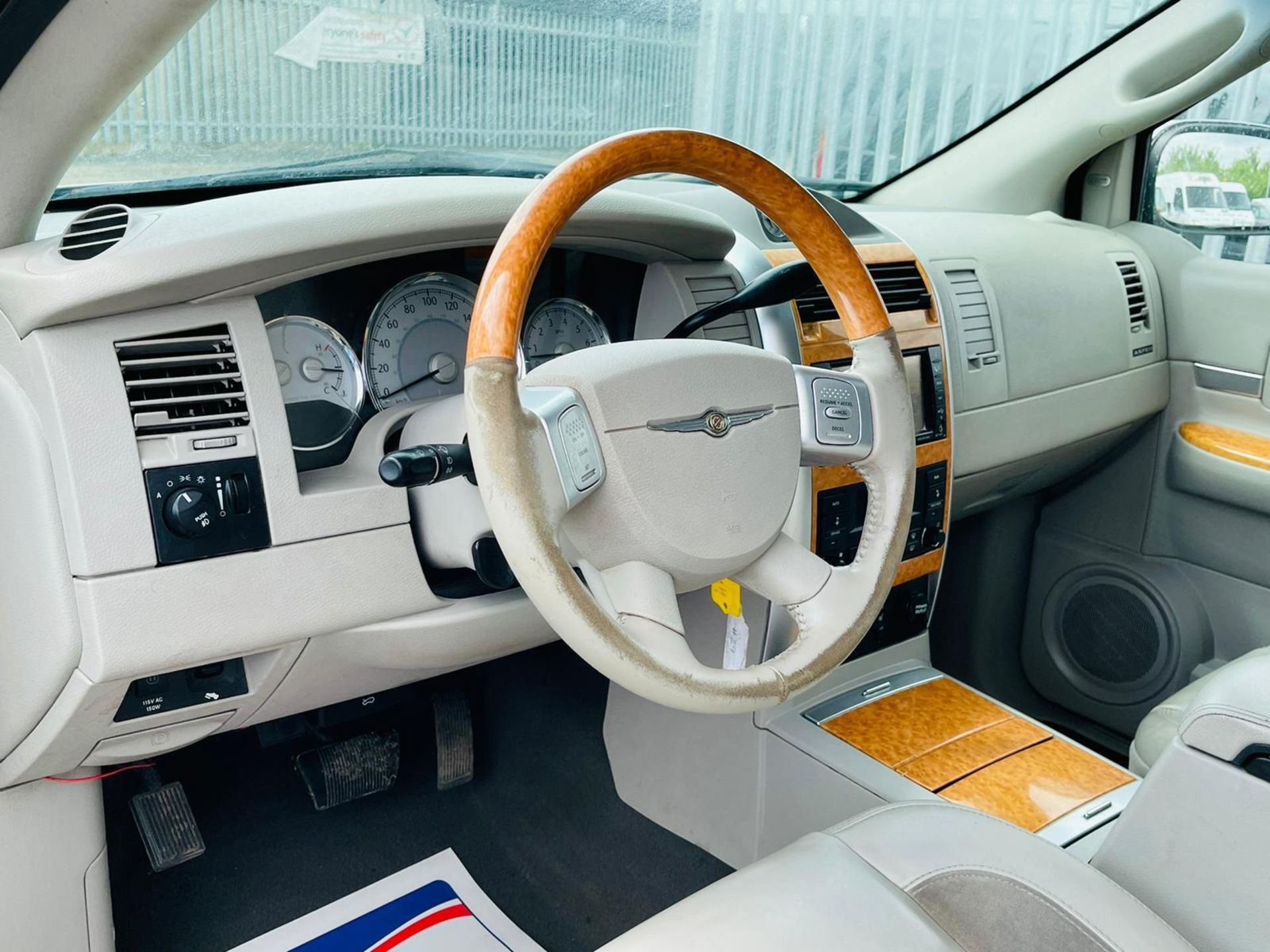 Chrysler Aspen 5.7 Hemi 2008 Limited Spec ( 2008 Year ) SUV 'AWD' 7 seats - LHD - NO VAT SAVE 20% - Image 13 of 20