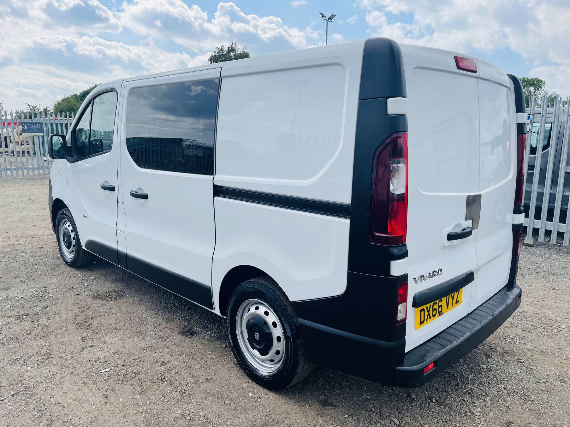 ** ON SALE **Vauxhall Vivaro, 2900 BT CDTI ECOFLEX SS, L2 H1 **Manual** Sat Nav 'Only Done 49,580 - Image 5 of 17