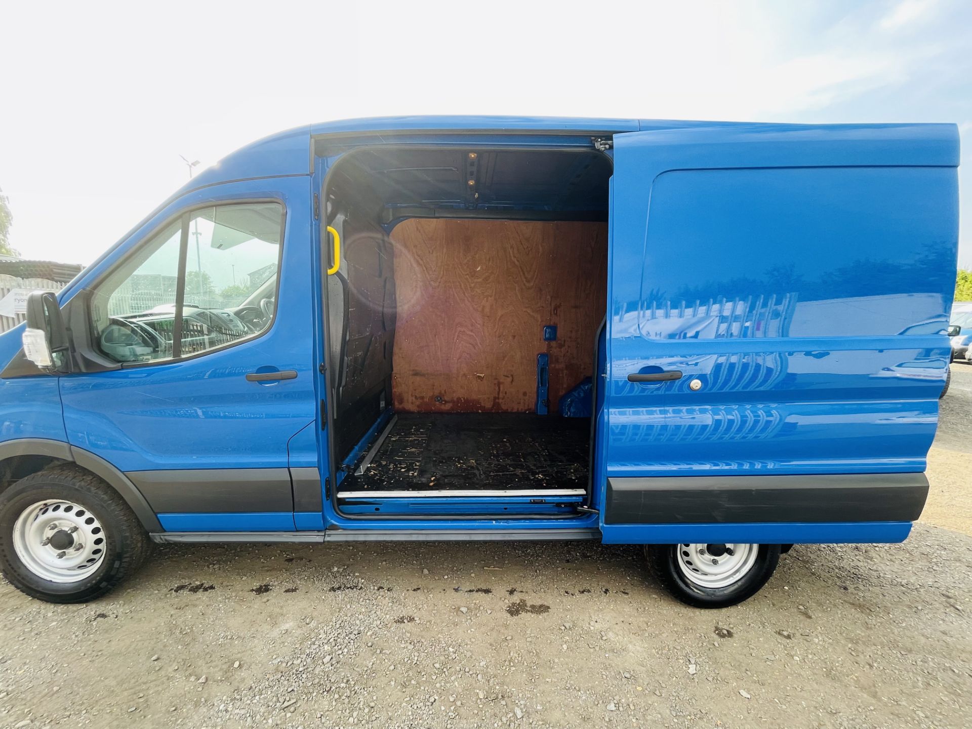 **ON SALE **Ford Transit 2.2 TDCI 100 L2 H2 2015 ' 65 Reg ' Solid Blue ' Panel Van ' - No Vat Save - Image 8 of 20