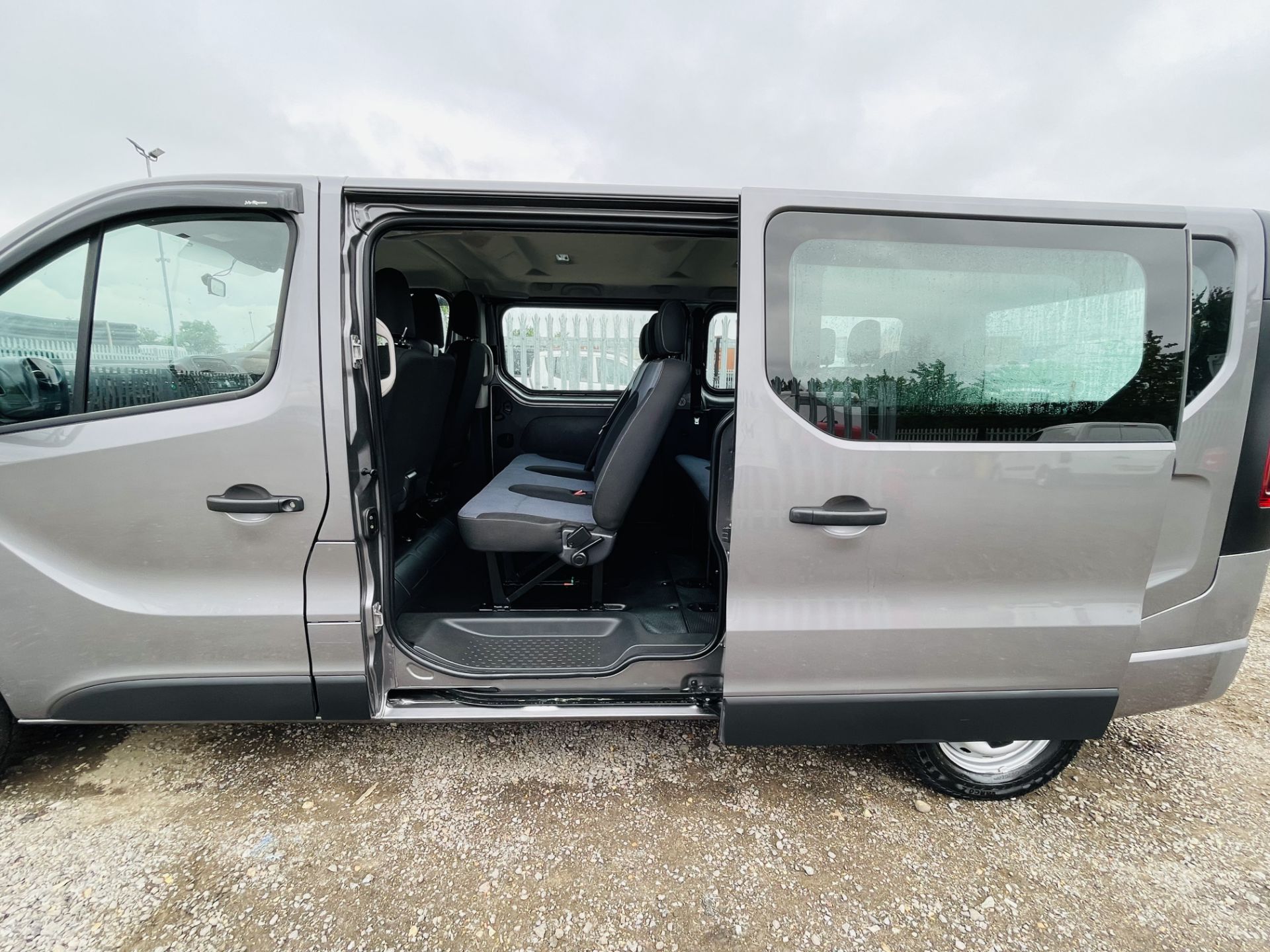 Vauxhall Vivaro 1.6 Cdti Combi S/S L3 H1 2016 '16 Reg' 9 Seats - Air con - Elec Pack - - Image 7 of 20