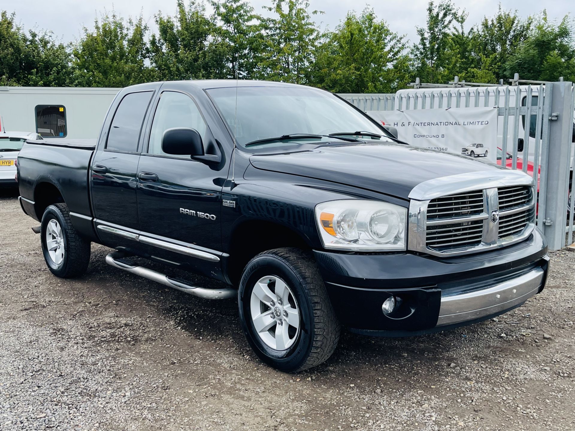 ** ON SALE **Dodge Ram 1500 5.7L Hemi V8 4X4 Quad-Cab *Laramie Spec* Fresh Import * - Air con -