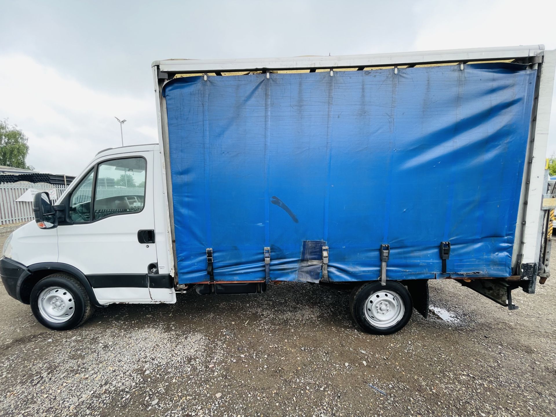 ** ON SALE **Iveco Daily 35S11 L2 2010 '60 Reg' Curtainsider Luton ** Tail-Lift** Automatic -3 seats - Image 5 of 18