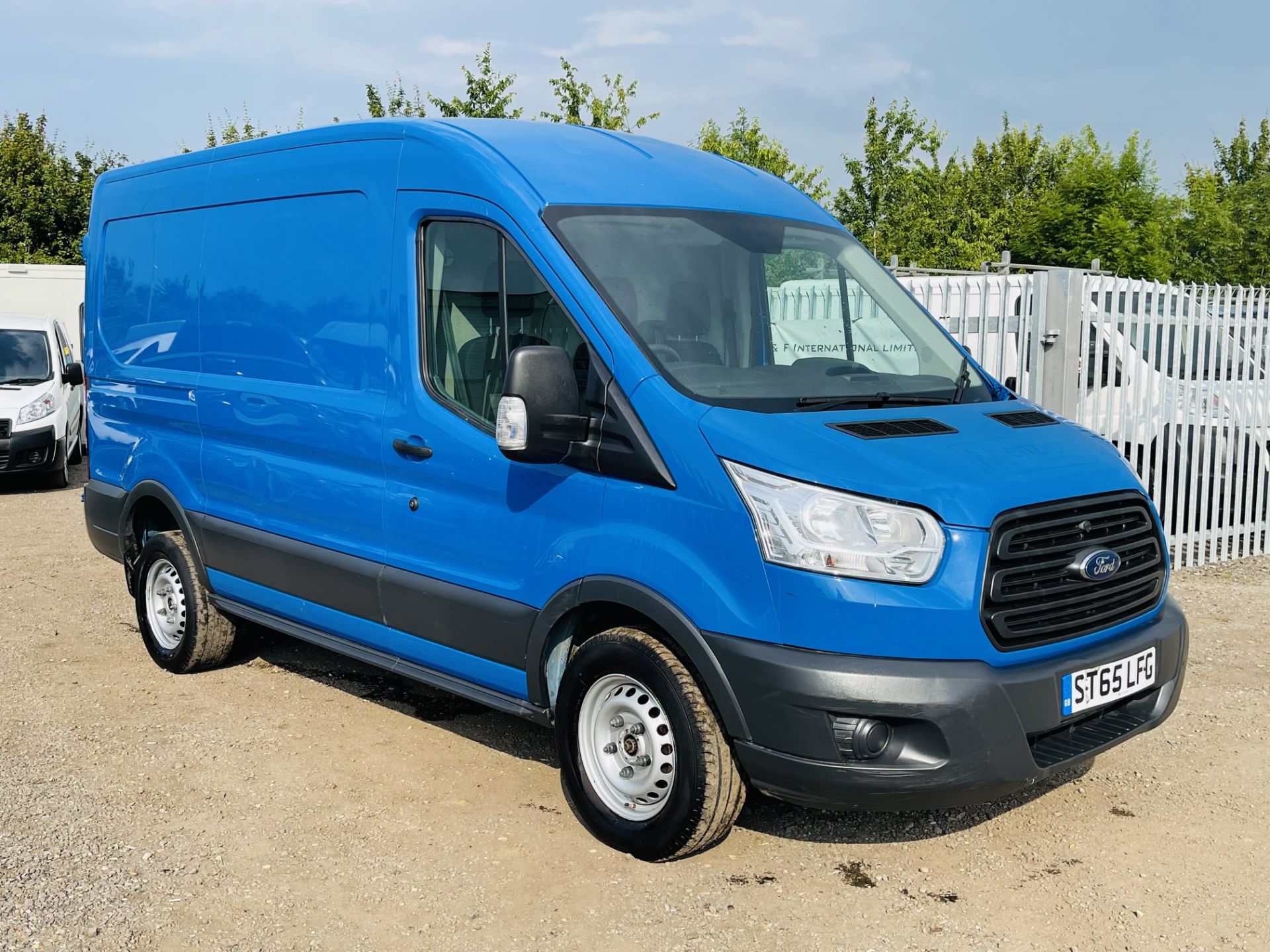 **ON SALE **Ford Transit 2.2 TDCI 100 L2 H2 2015 ' 65 Reg ' Solid Blue ' Panel Van ' - No Vat Save