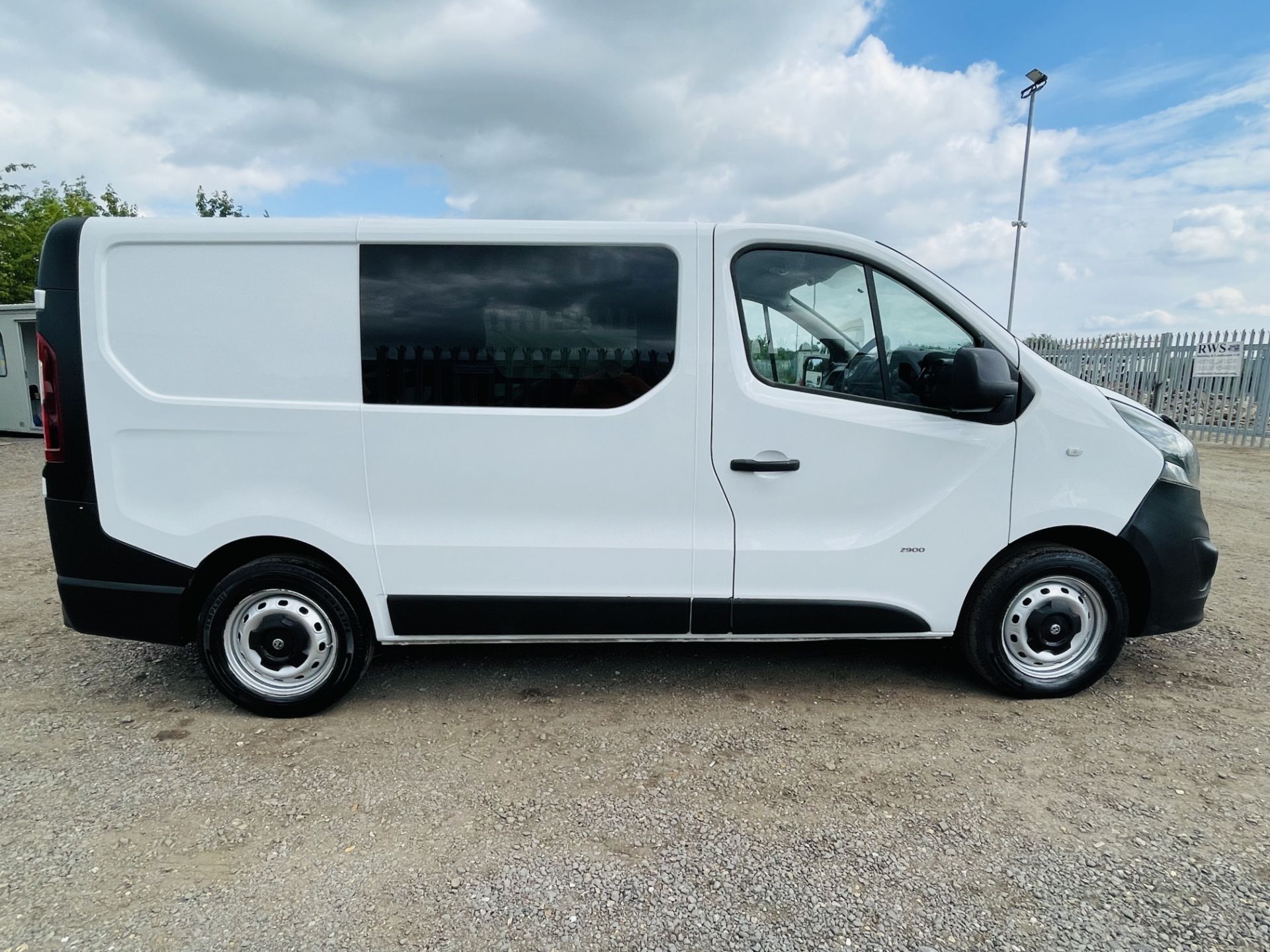 ** ON SALE **Vauxhall Vivaro, 2900 BT CDTI ECOFLEX SS, L2 H1 **Manual** Sat Nav 'Only Done 49,580 - Image 13 of 17