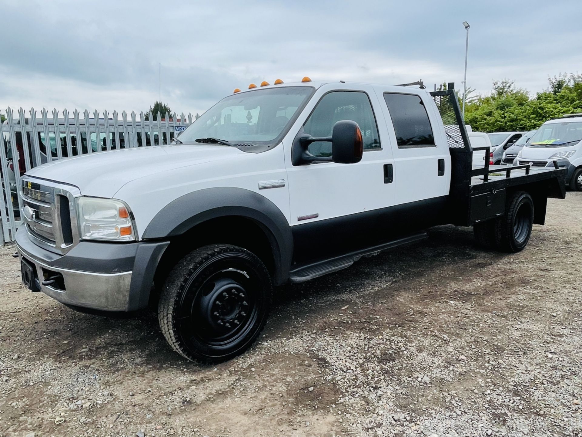 ** ON SALE **Ford F-550 XLT 6.0L Power-stroke*Super Duty* DRW 4WD **2005 Year** **Manual - Image 4 of 23