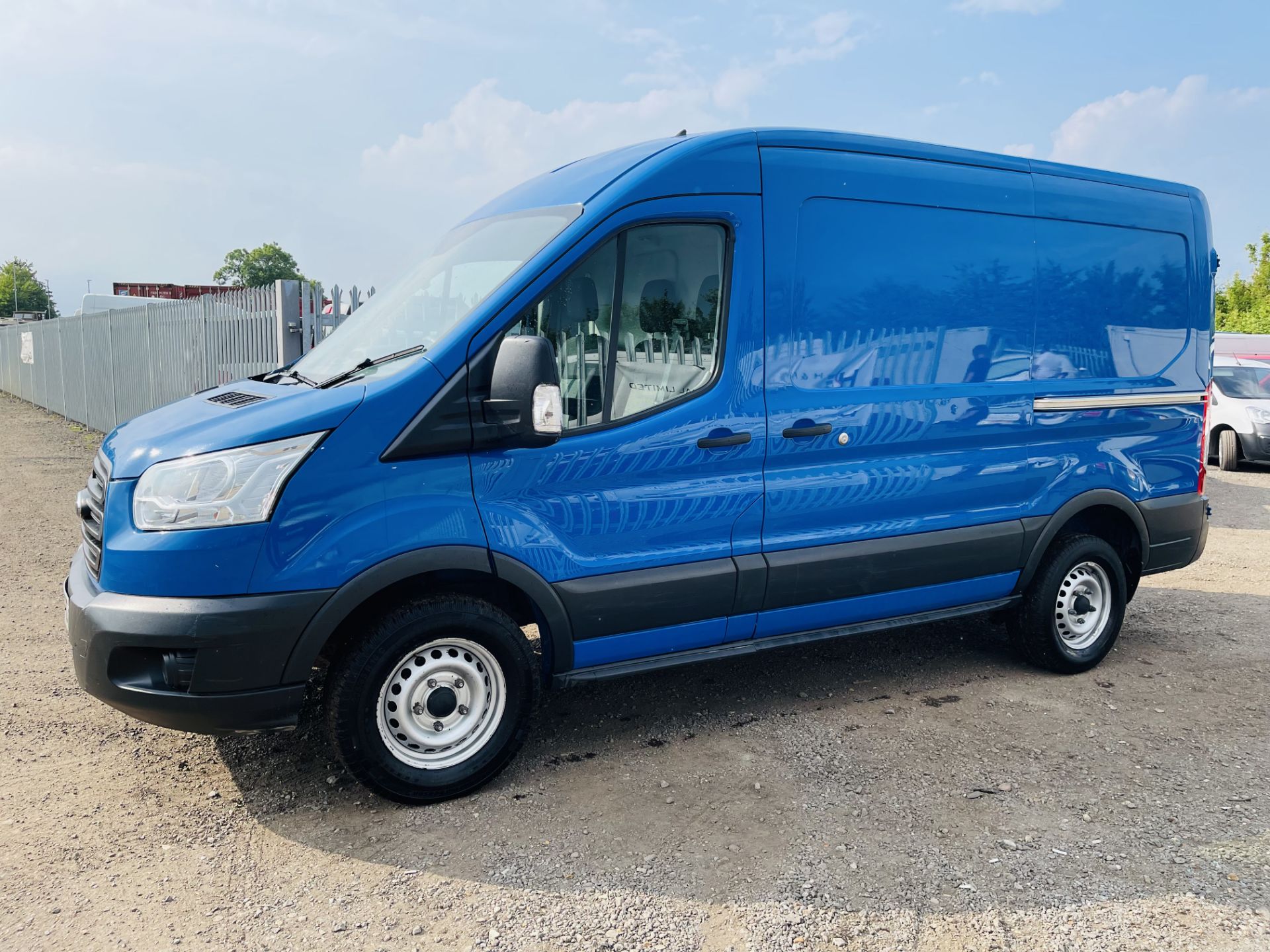 **ON SALE **Ford Transit 2.2 TDCI 100 L2 H2 2015 ' 65 Reg ' Solid Blue ' Panel Van ' - No Vat Save - Image 5 of 20