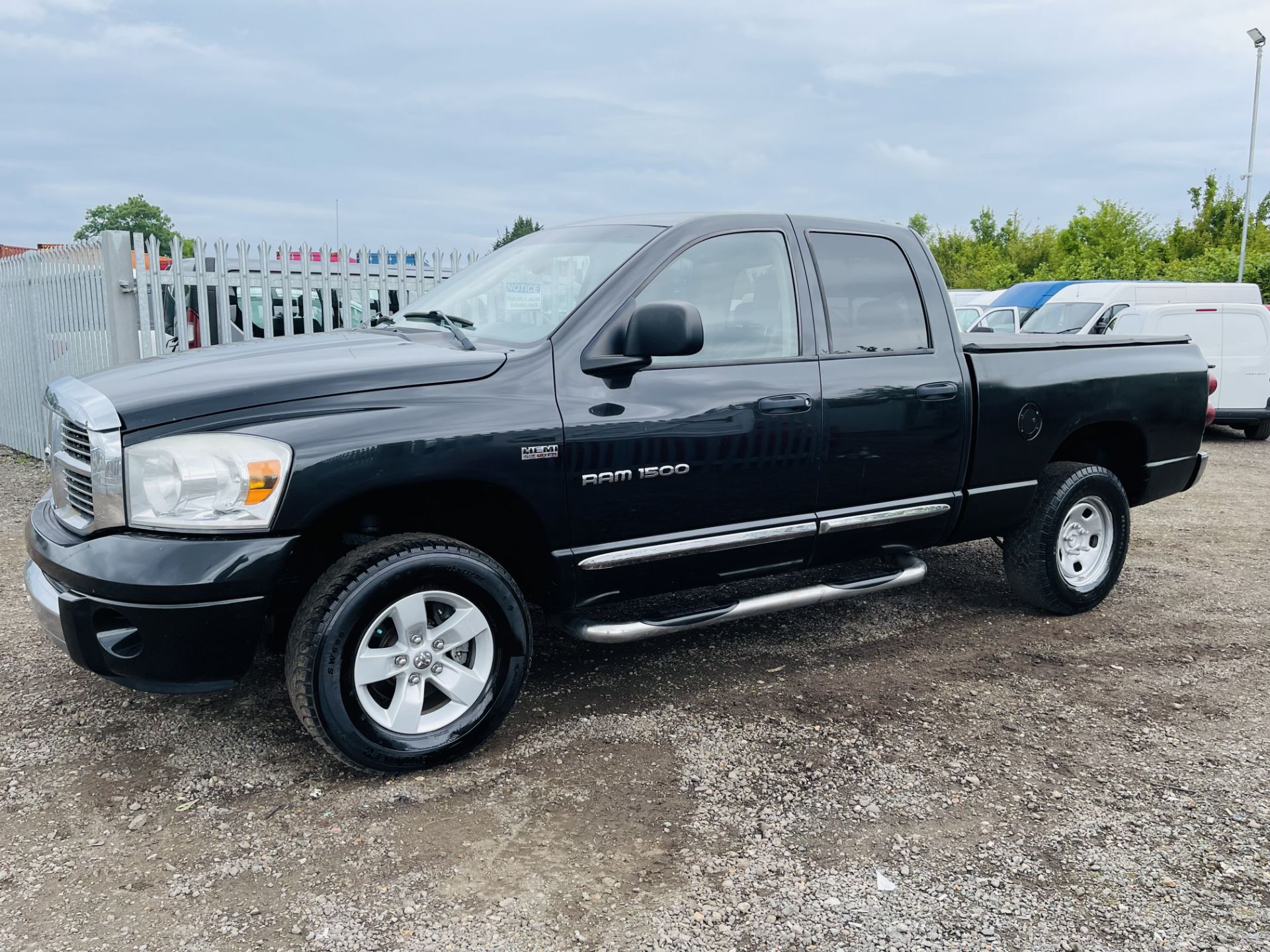 ** ON SALE **Dodge Ram 1500 5.7L Hemi V8 4X4 Quad-Cab *Laramie Spec* Fresh Import * - Air con - - Image 5 of 28