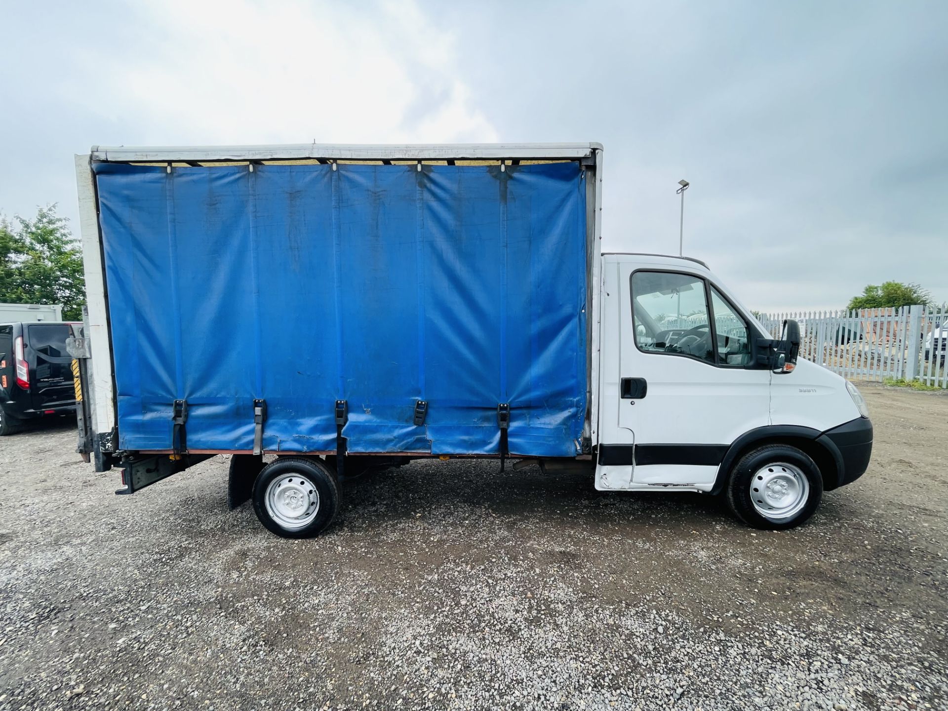 ** ON SALE **Iveco Daily 35S11 L2 2010 '60 Reg' Curtainsider Luton ** Tail-Lift** Automatic -3 seats - Image 13 of 18