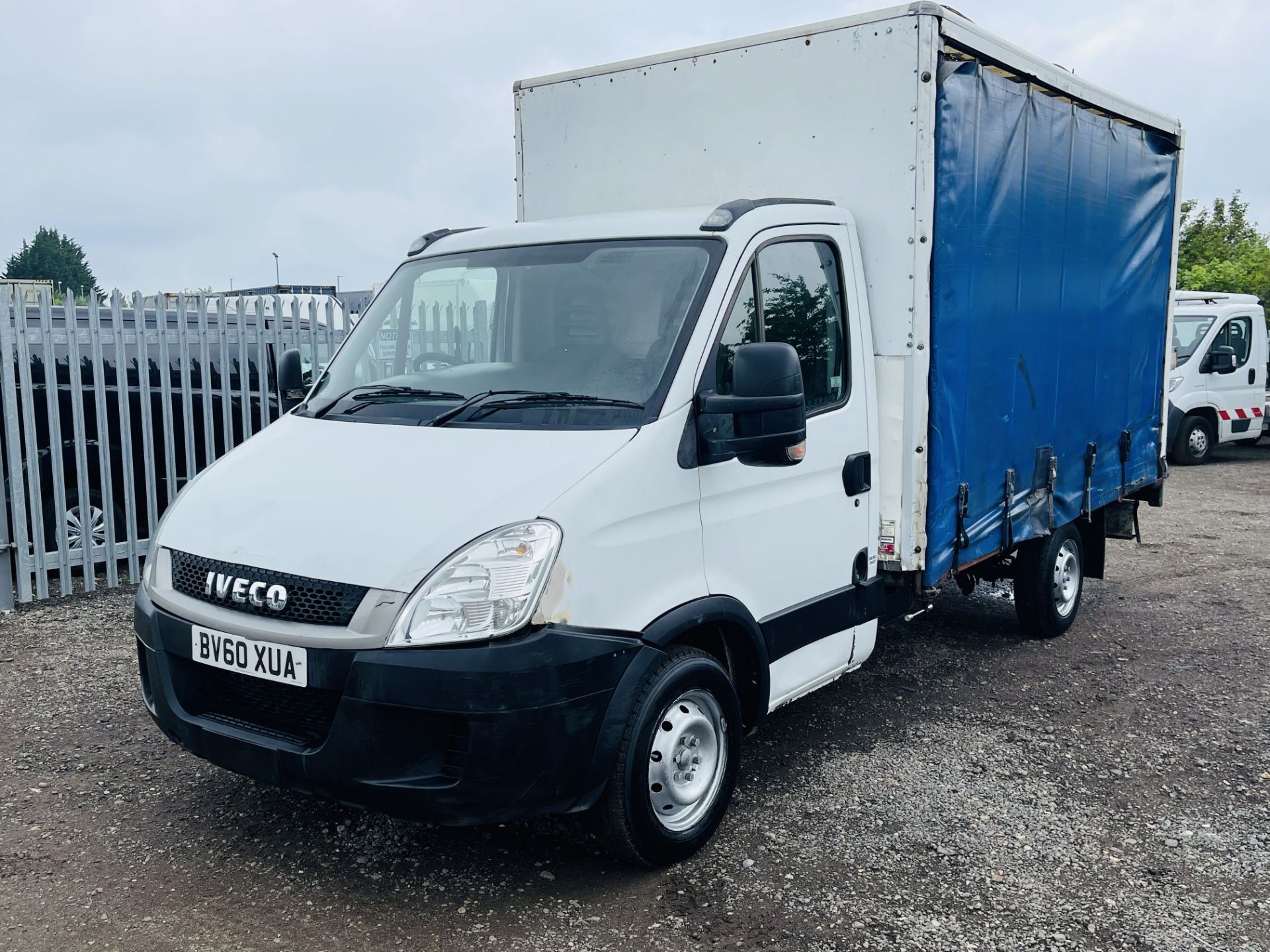 ** ON SALE **Iveco Daily 35S11 L2 2010 '60 Reg' Curtainsider Luton ** Tail-Lift** Automatic -3 seats - Image 3 of 18