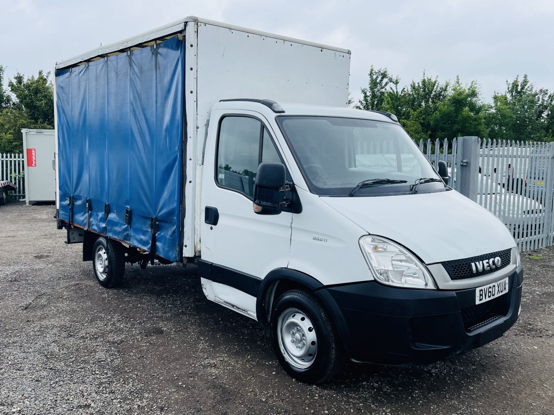 ** ON SALE **Iveco Daily 35S11 L2 2010 '60 Reg' Curtainsider Luton ** Tail-Lift** Automatic -3 seats