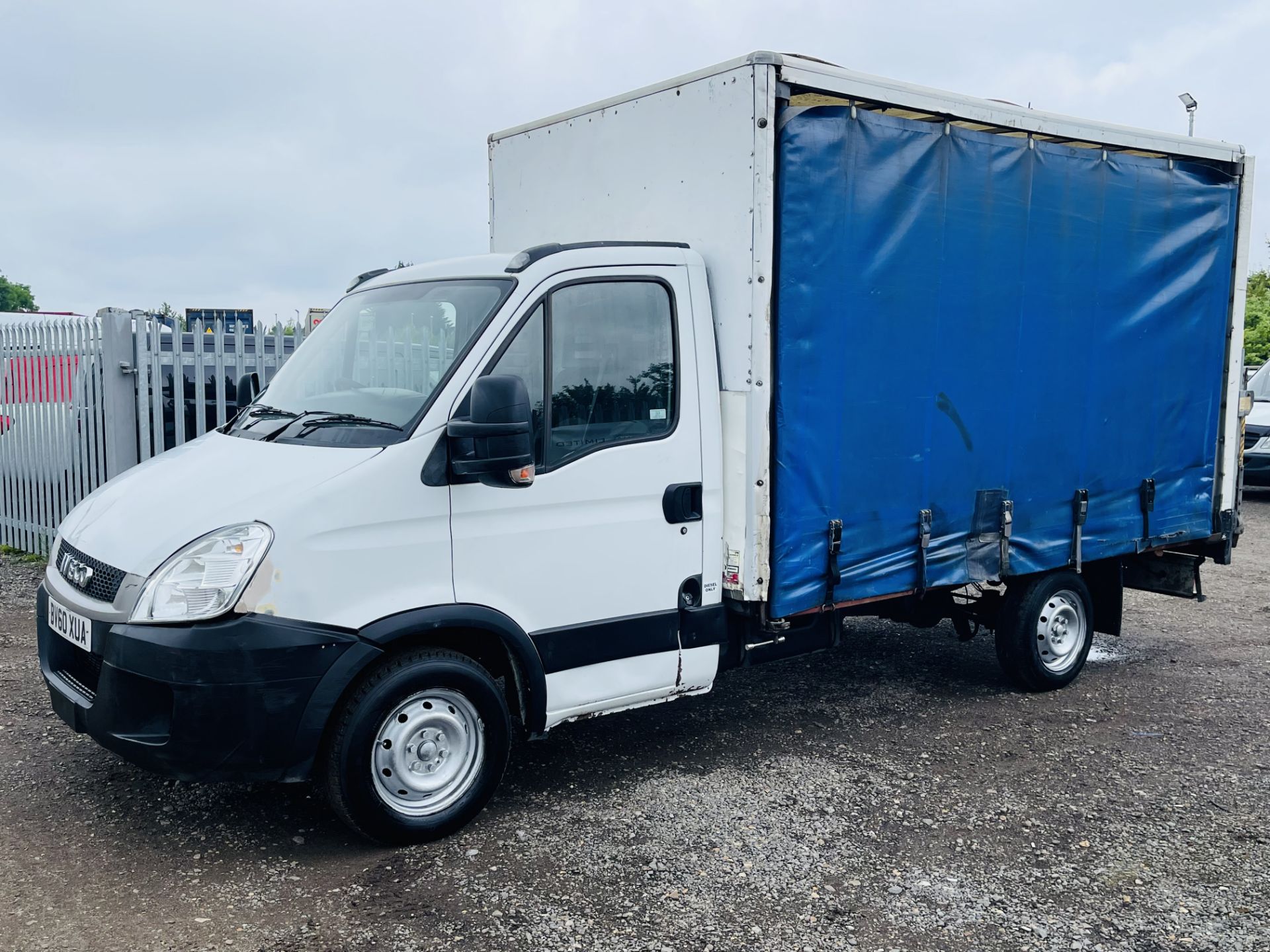 ** ON SALE **Iveco Daily 35S11 L2 2010 '60 Reg' Curtainsider Luton ** Tail-Lift** Automatic -3 seats - Image 4 of 18