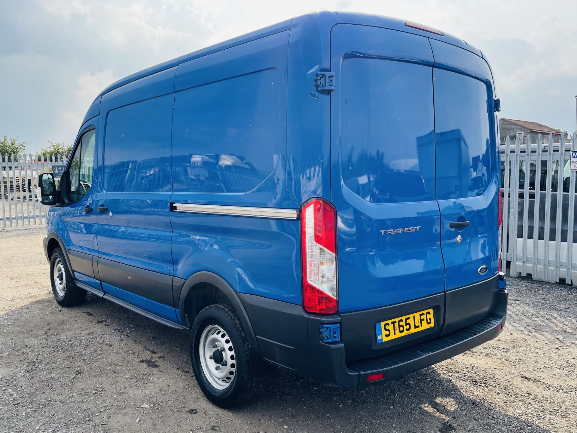 **ON SALE **Ford Transit 2.2 TDCI 100 L2 H2 2015 ' 65 Reg ' Solid Blue ' Panel Van ' - No Vat Save - Image 9 of 20