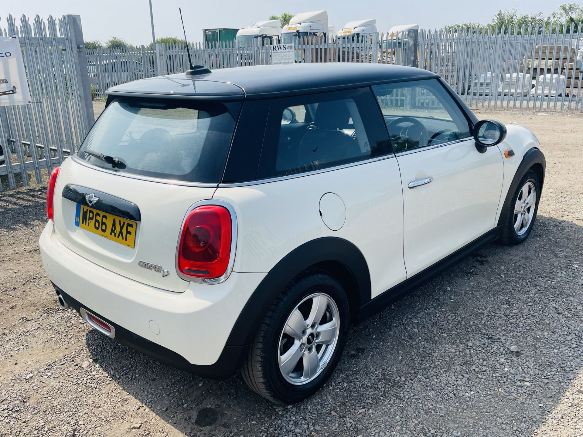 ** ON SALE **Mini Cooper 1.5 D 115 Hatchback - 2016 '66 Reg ' Air Con - ** NO RESERVE ** - Image 11 of 16