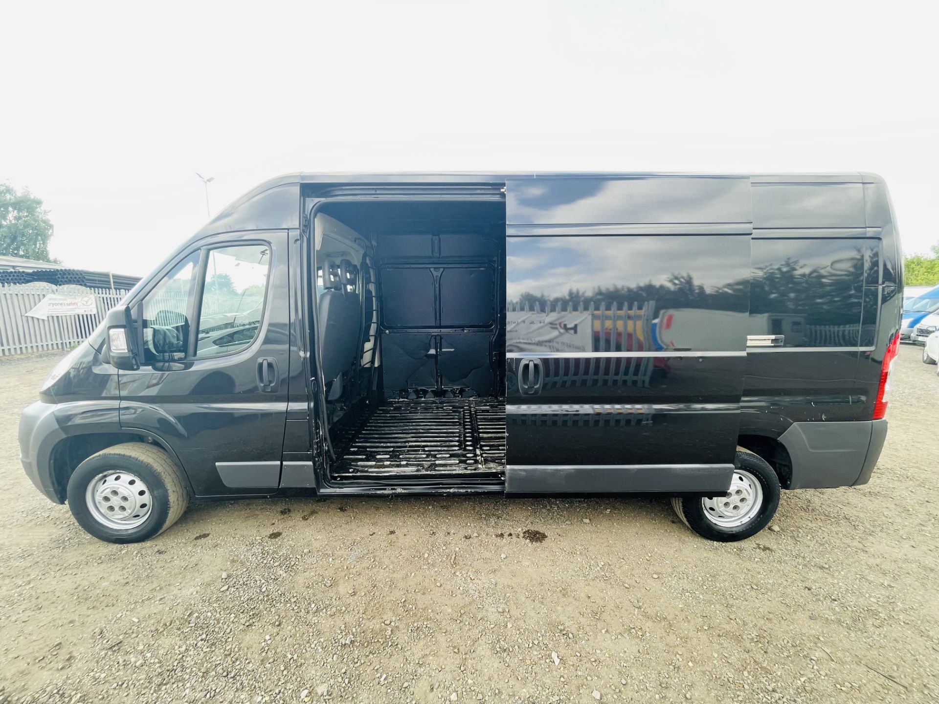 ** ON SALE **Citroen Relay 35 2.2 HDI L3 H2 2014 '63 Reg' Panel Van - Metallic Black - Elec Pack - Image 10 of 15