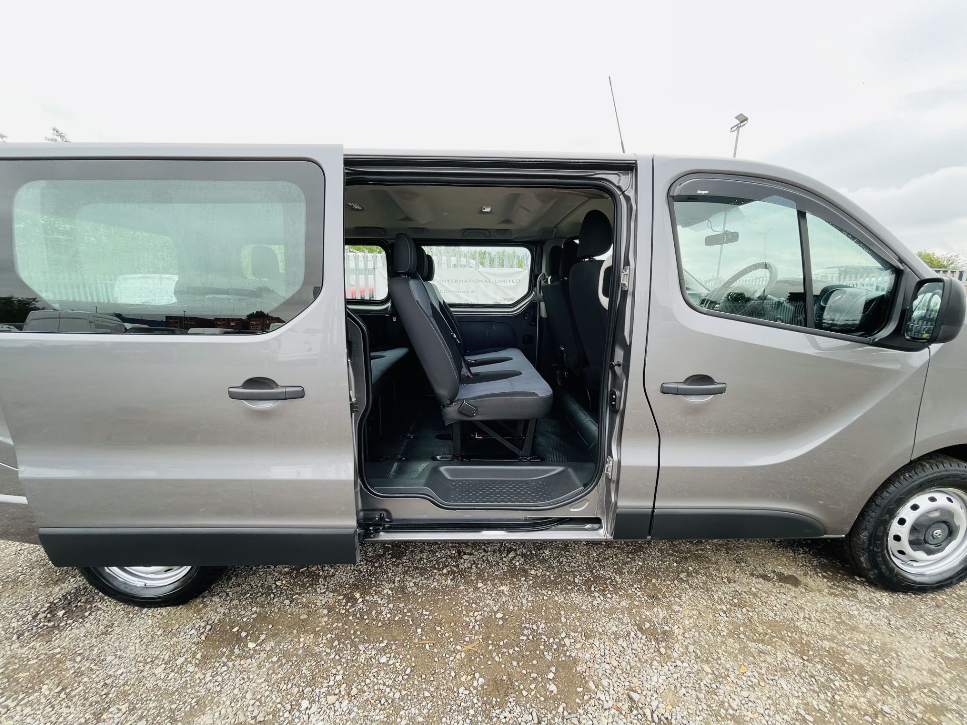 Vauxhall Vivaro 1.6 Cdti Combi S/S L3 H1 2016 '16 Reg' 9 Seats - Air con - Elec Pack - - Image 9 of 20