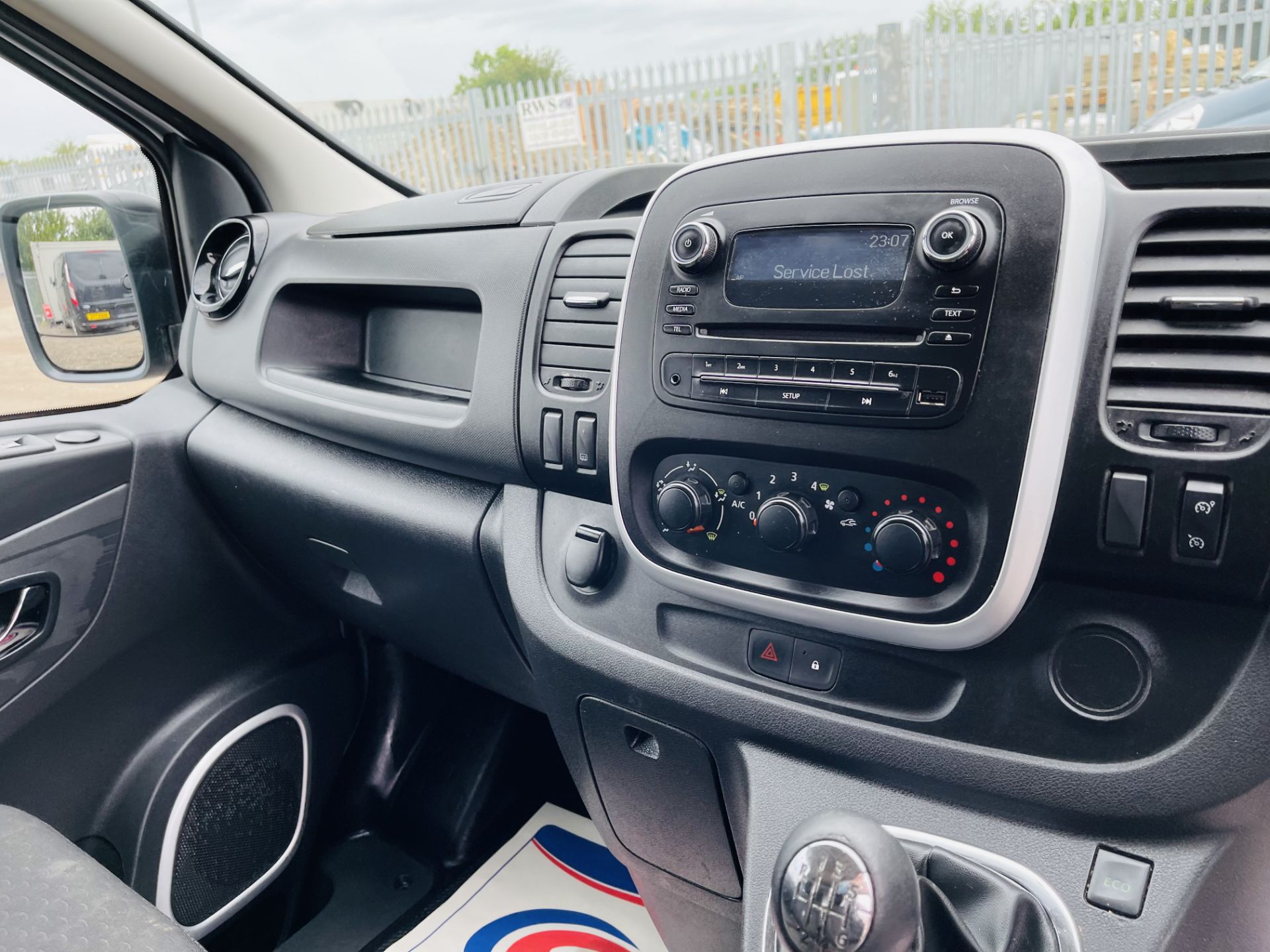 Vauxhall Vivaro 1.6 CDTI Sportive 2700 L1 H1 2015 '65 Reg' Air con - Elec Pack *NO VAT SAVE 20% * - Image 15 of 16