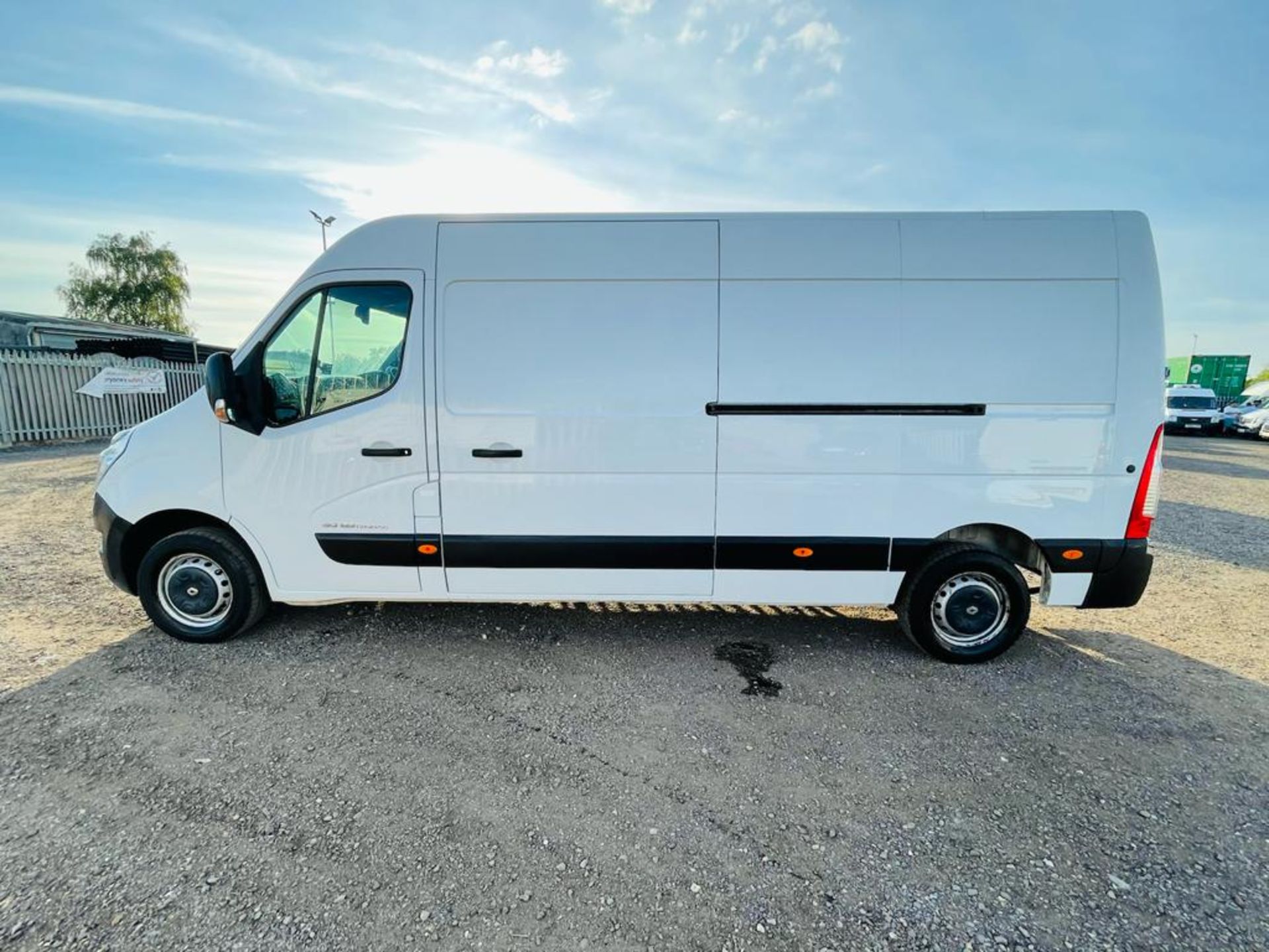 Renault master 2.3 DCI Business LM35 L3 H2 2015 '15 Reg' Air Con - Sat Nav - Panel Van - Image 11 of 21