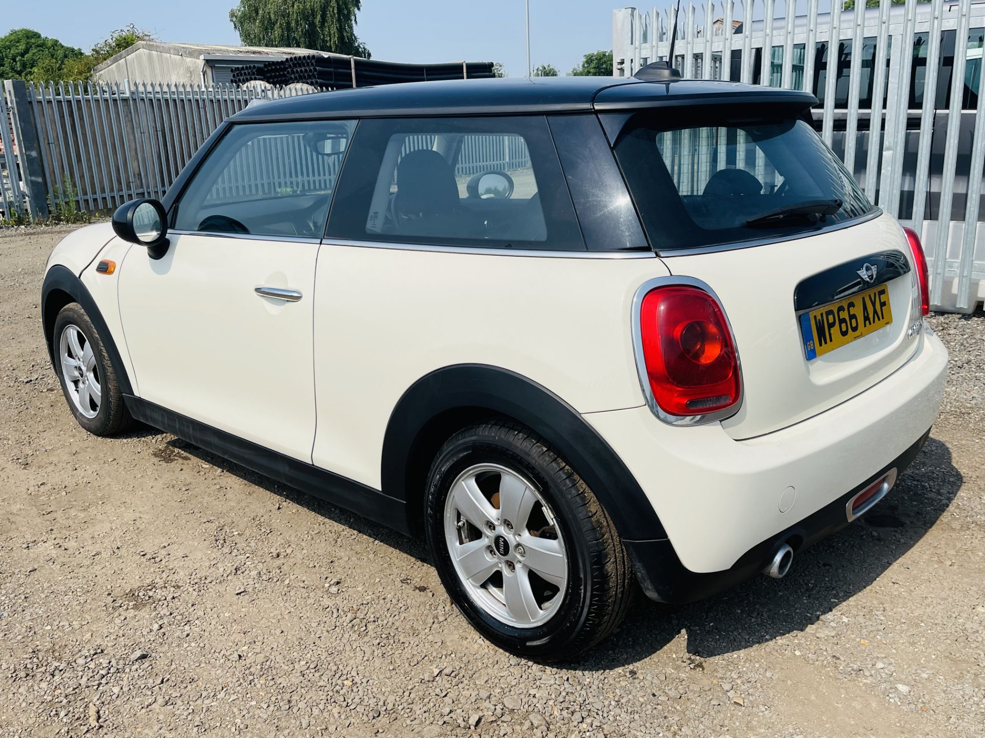 ** ON SALE **Mini Cooper 1.5 D 115 Hatchback - 2016 '66 Reg ' Air Con - ** NO RESERVE ** - Image 8 of 16