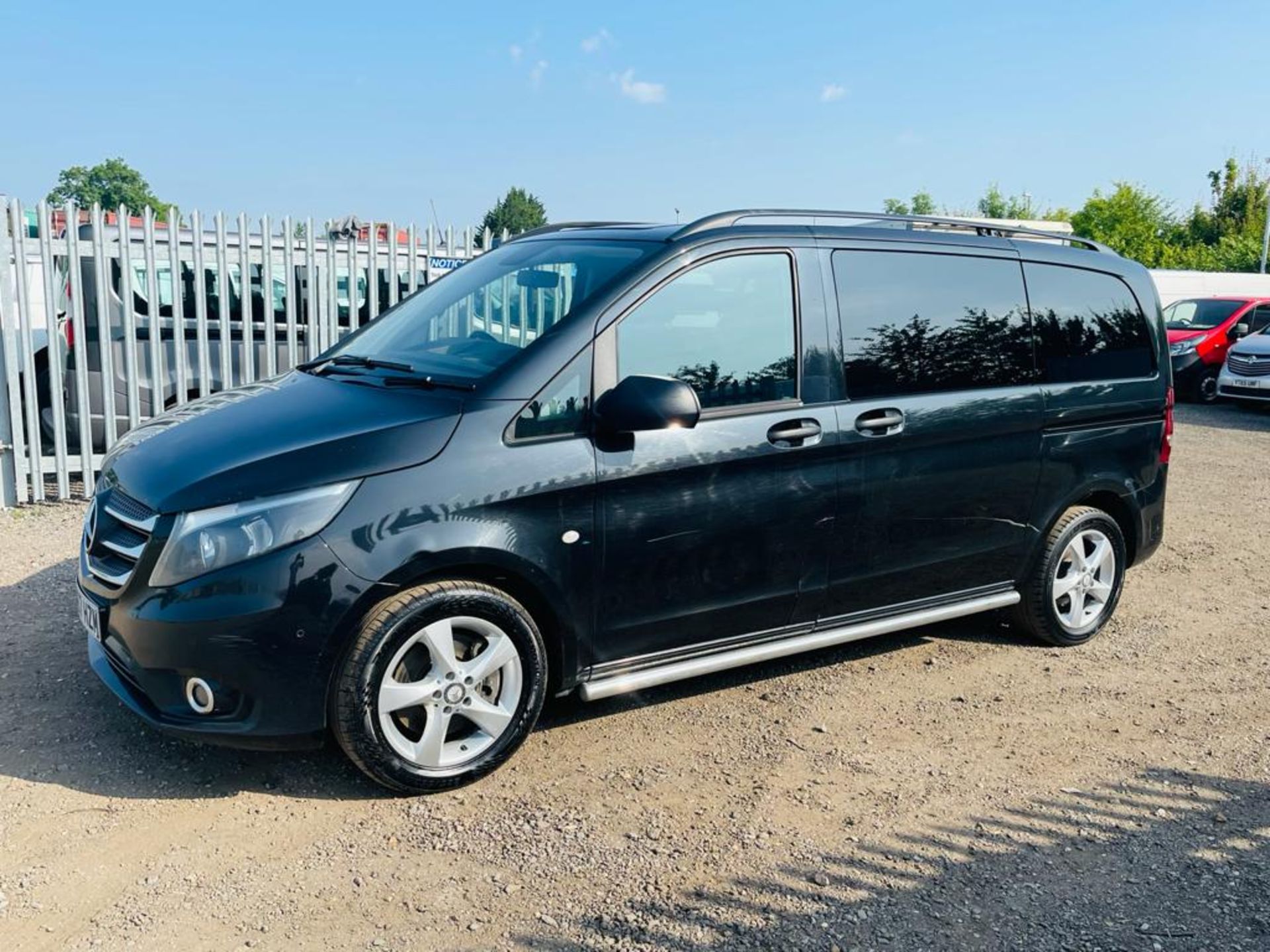 Mercedes-Benz 119 CDI Sport Edition 2017 '67 Reg' - 7 Seats - Air con - Metallic Black -Automatic - Image 5 of 23