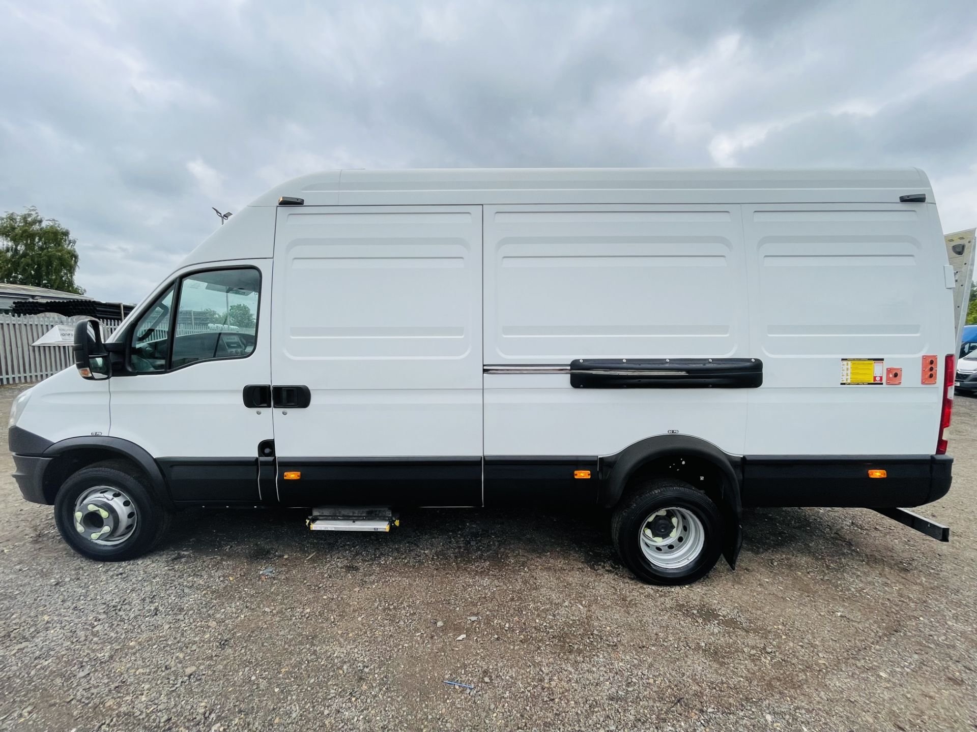 ** ON SALE **Iveco Daily 70C17 3.0 HPI L4 H3 2014 '64 Reg' Tail-Lift **Euro 6 ** Twin Rear Axle ** - Image 5 of 21