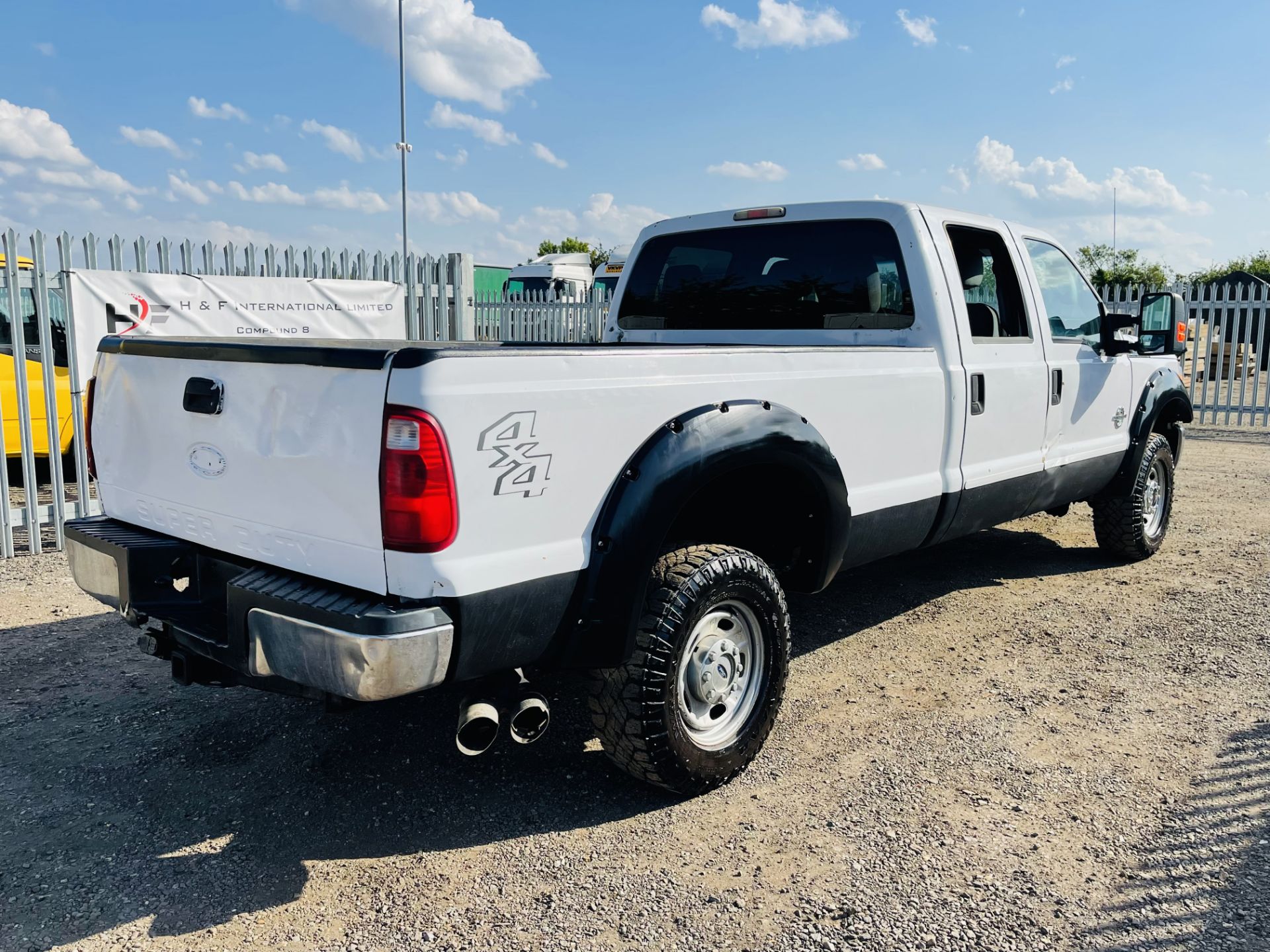 Ford F350 6.7 V8 **DIESEL** Super-Duty Edition Crew-Cab XLT - '2011 Year'' Automatic ***RARE*** - Image 17 of 25