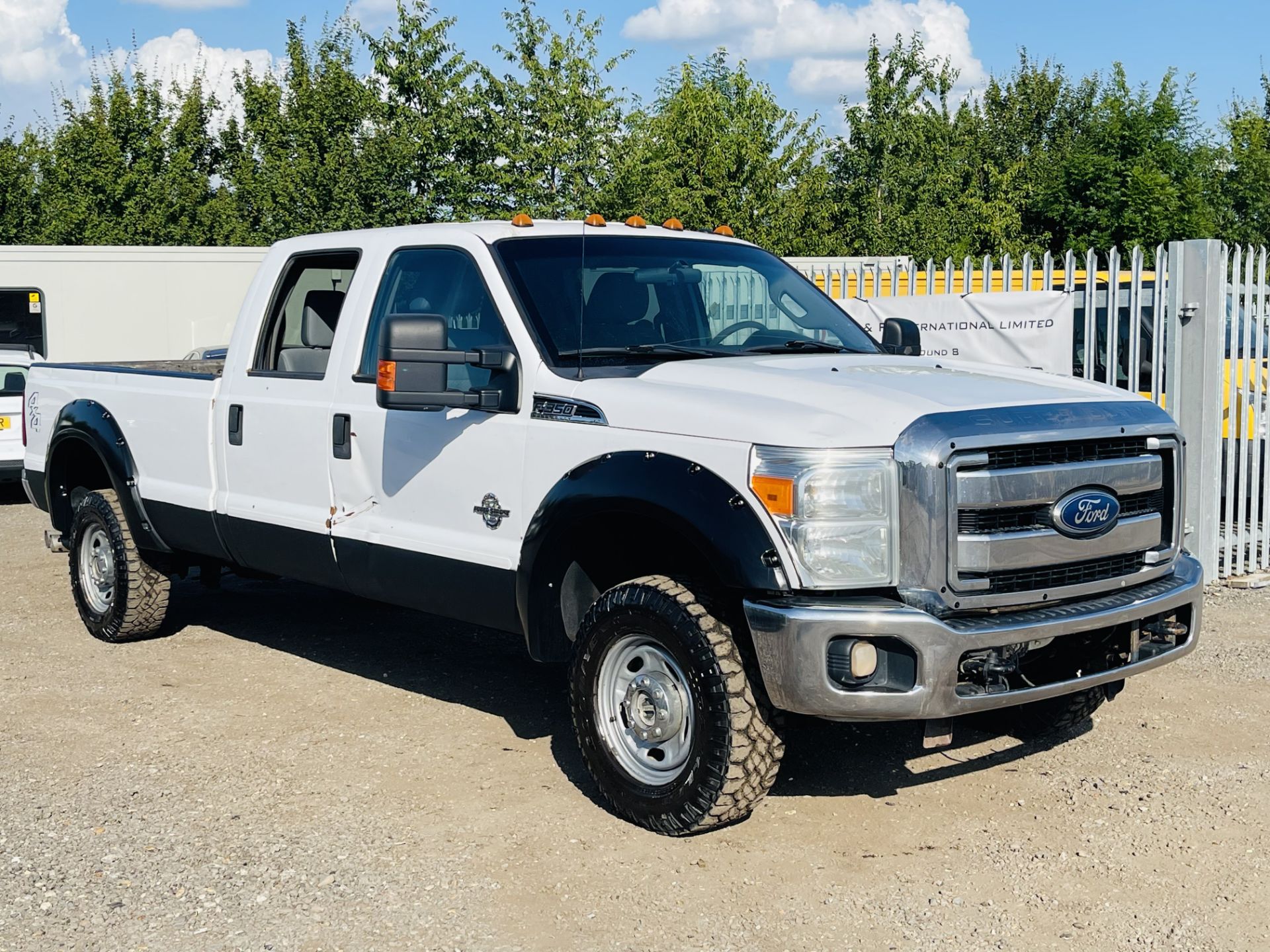 Ford F350 6.7 V8 **DIESEL** Super-Duty Edition Crew-Cab XLT - '2011 Year'' Automatic ***RARE***