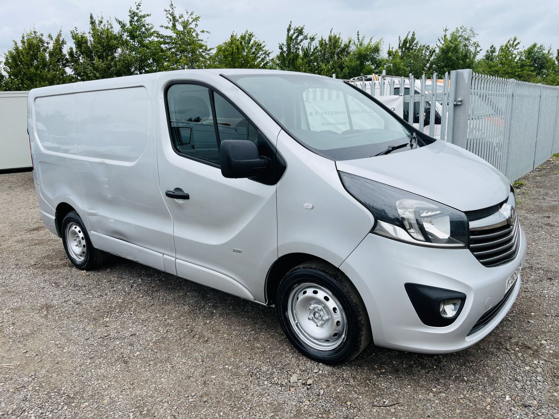 Vauxhall Vivaro 1.6 CDTI Sportive 2700 L1 H1 2015 '65 Reg' Air con - Elec Pack *NO VAT SAVE 20% * - Image 13 of 16