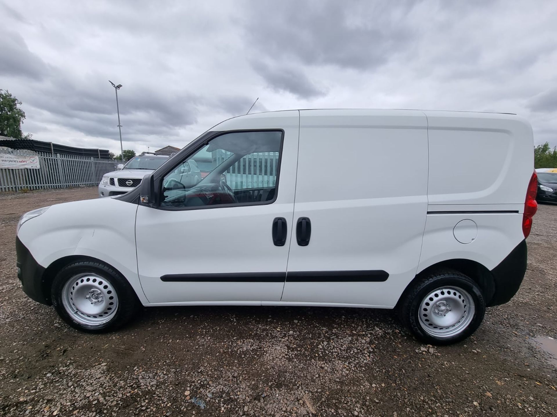 ** ON SALE ** Vauxhall Combo 1.2 CDTI 2300 Combi ' Crew-Van' L1 H1 2014 '64 Reg' - 5 Seats - - Image 10 of 19