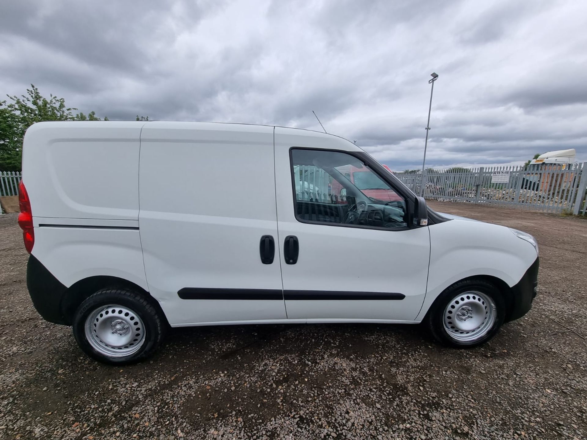 ** ON SALE ** Vauxhall Combo 1.2 CDTI 2300 Combi ' Crew-Van' L1 H1 2014 '64 Reg' - 5 Seats - - Image 5 of 19