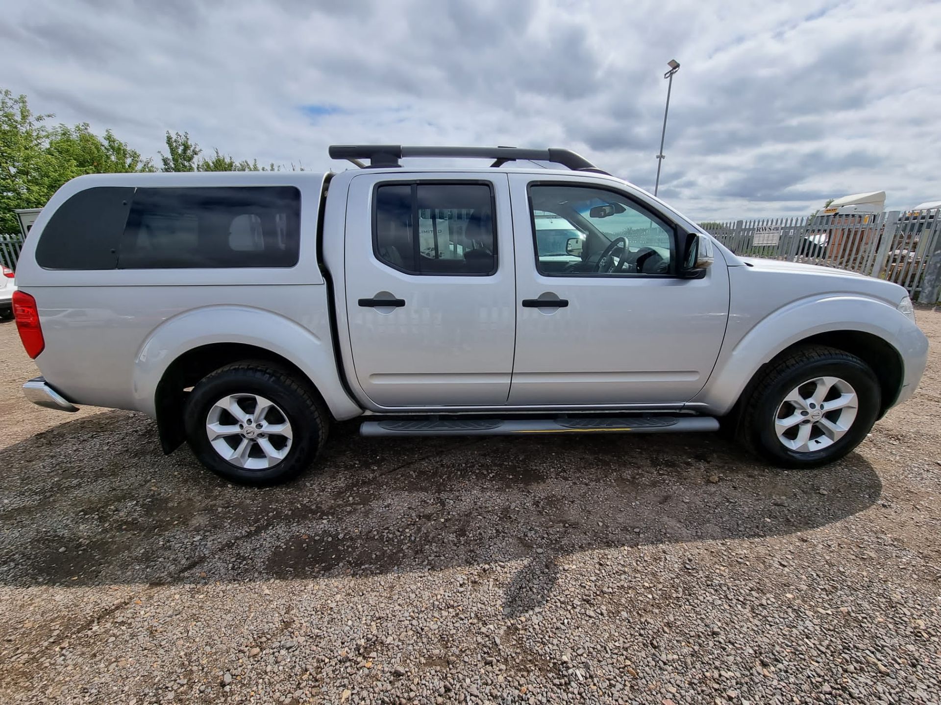 ** ON SALE ** Nissan Navara 2.5 DCI Tekna 185 4x4 **Automatic** 2011 '61 Reg' Sat Nav - Air con - - Image 5 of 16