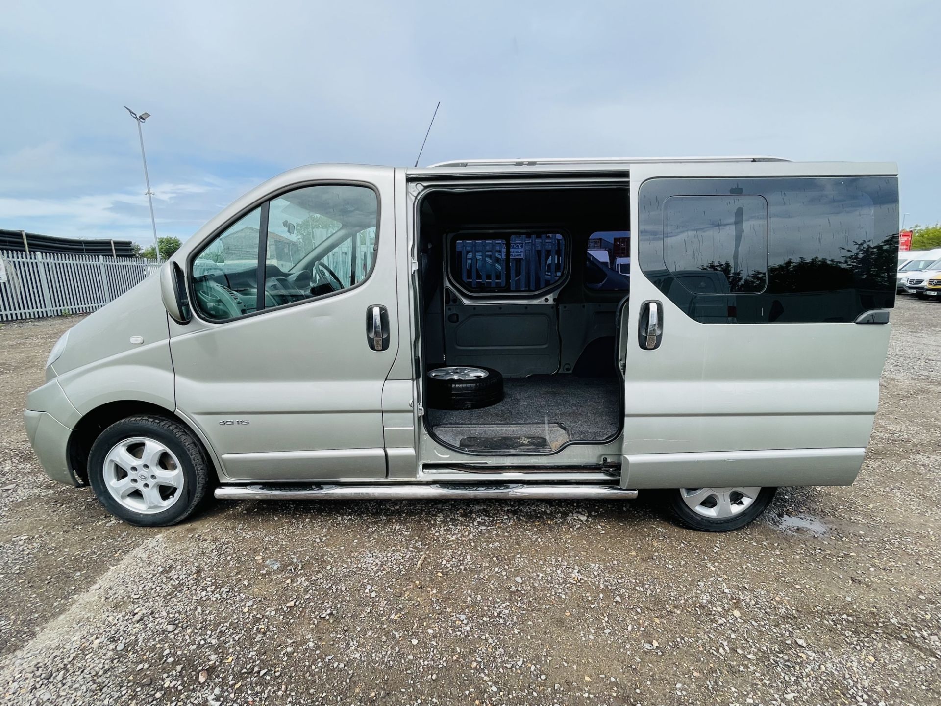 ** ON SALE ** Renault Trafic 2.0 DCI SL27 Sport 115 2011 '11 Reg' - Air Con - No Vat Save 20% - Image 9 of 20